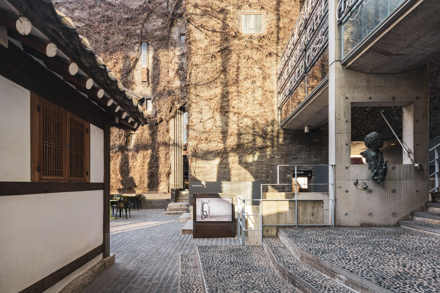 Arario Gallery Seoul by Schemata Architects, Seoul Guide, art exhibition space, renovation, interior design