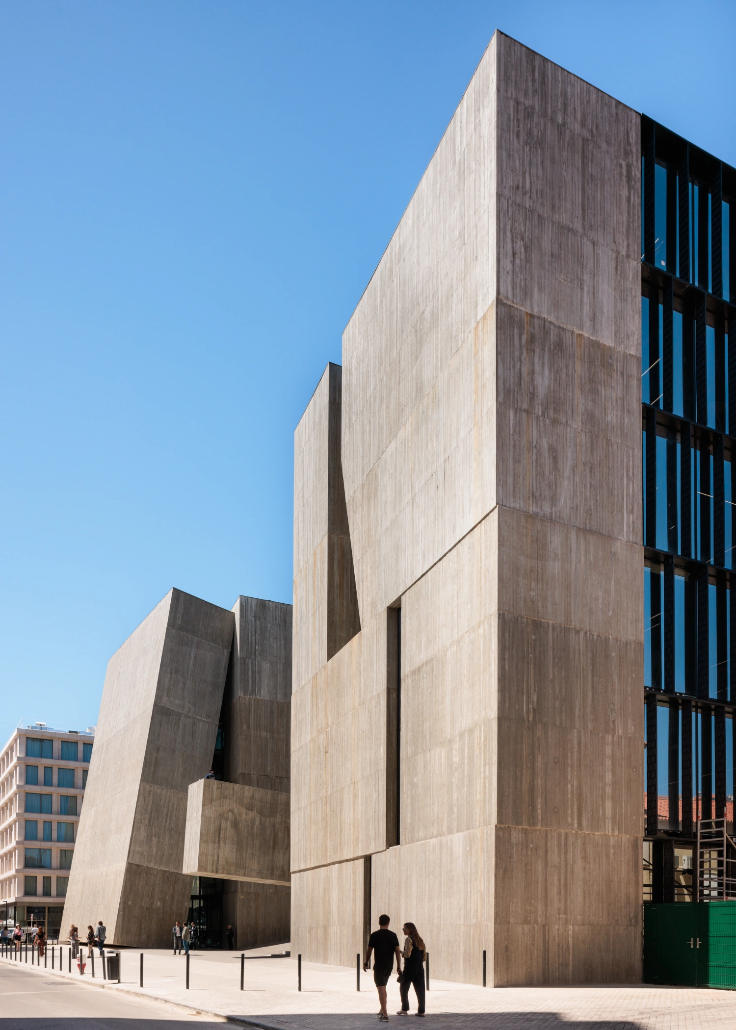 Energia de Portugal (EDP) Headquarters by ELEMENTAL, concrete architecture, Lisbon Guide
