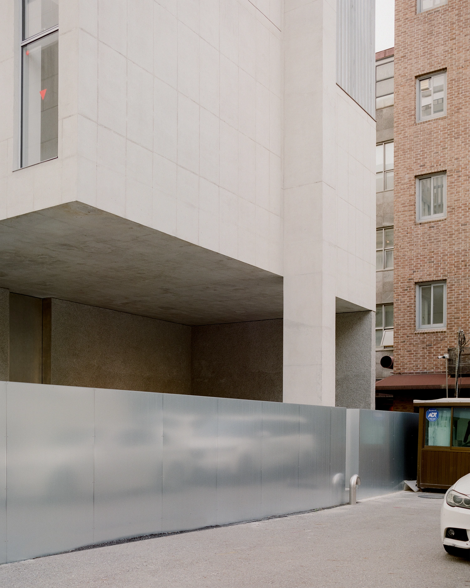 K-Auction Exhibition Hall Sinsa by min_workshop + 3ab, art space, Seoul Guide, minimalist architecture, interior design