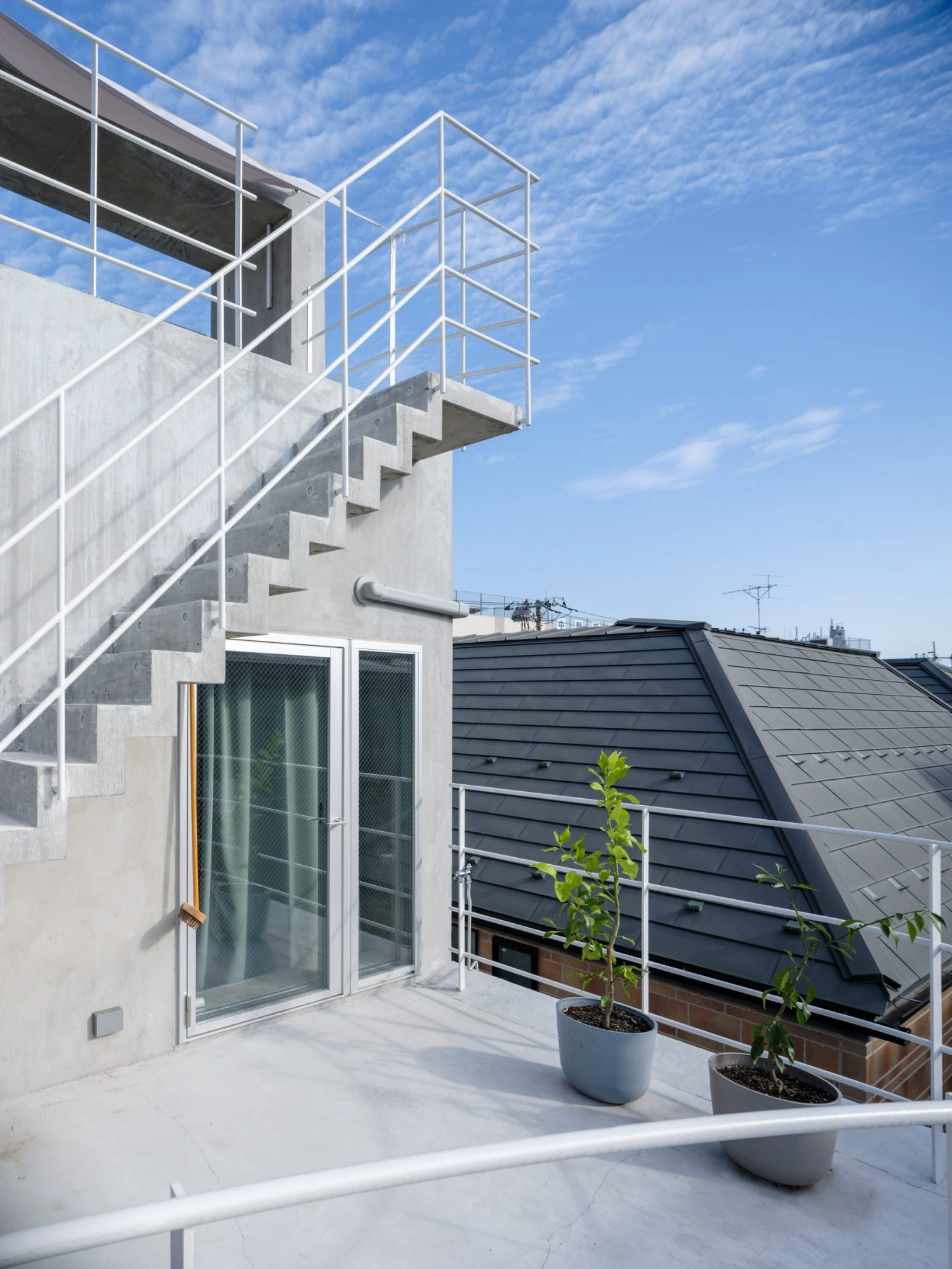 Nakano House by Suzuko Yamada Architects, jutaku, japanese architecture, Tokyo City Guide, concrete