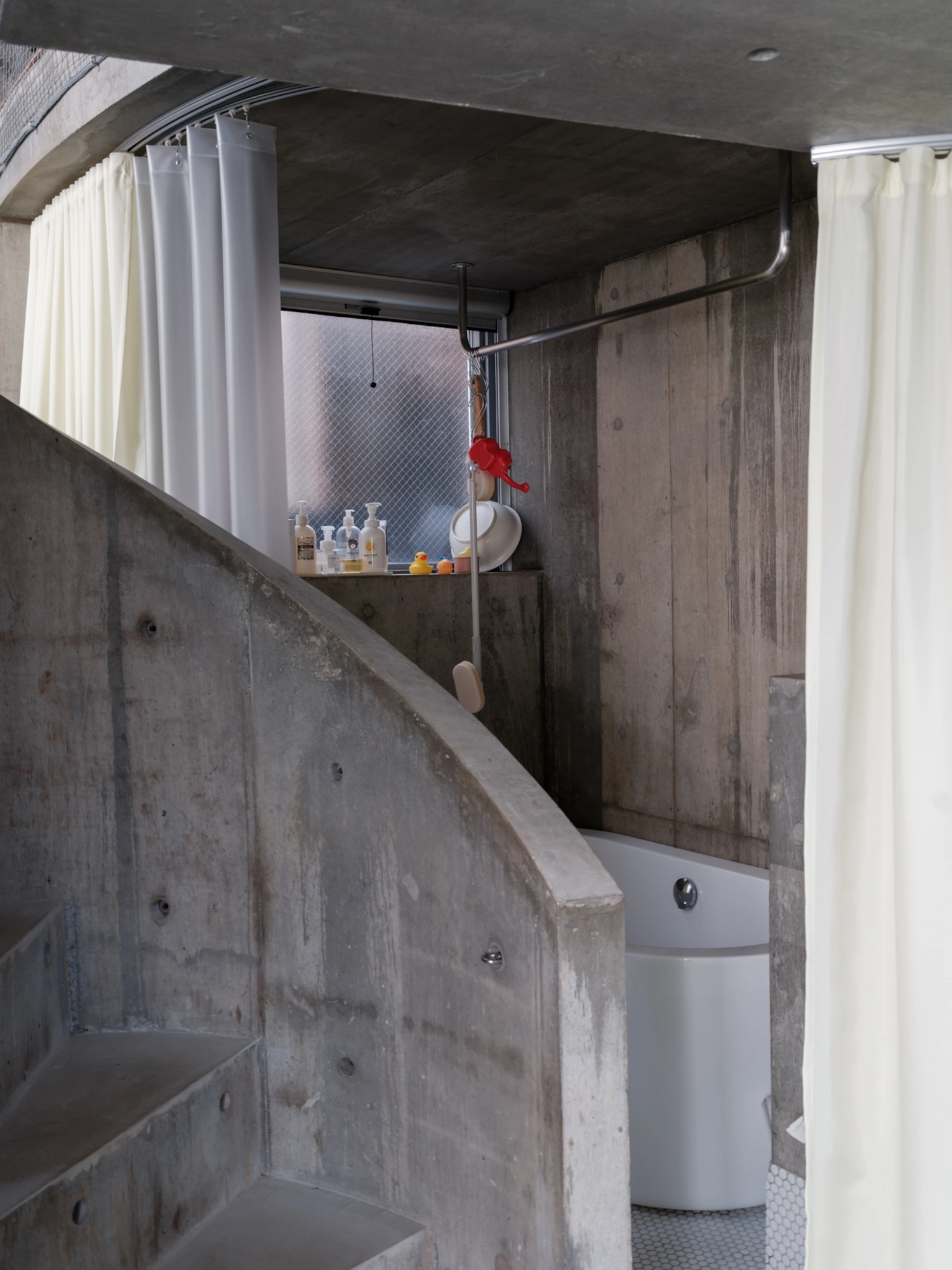 Nakano House by Suzuko Yamada Architects, jutaku, japanese architecture, Tokyo City Guide, concrete