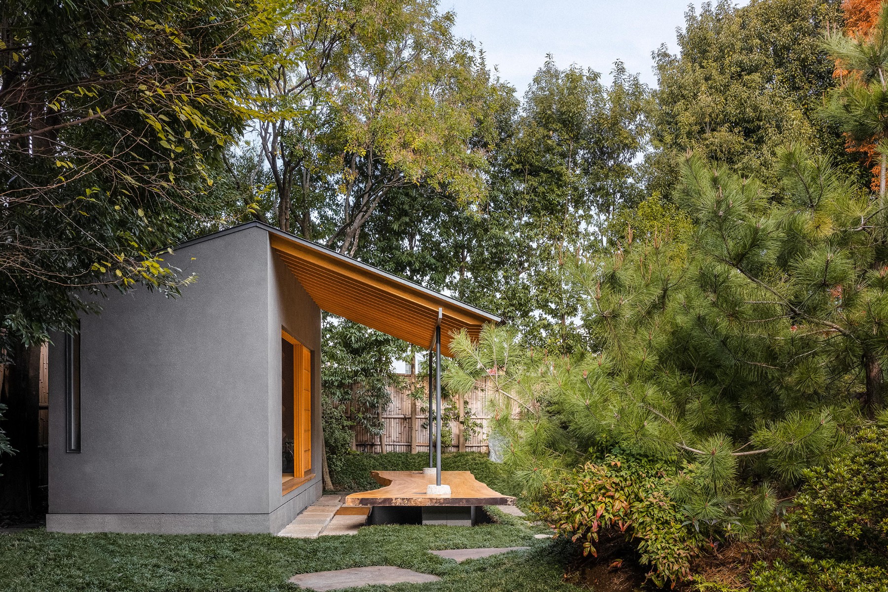 Garden House by Keiji Ashizawa