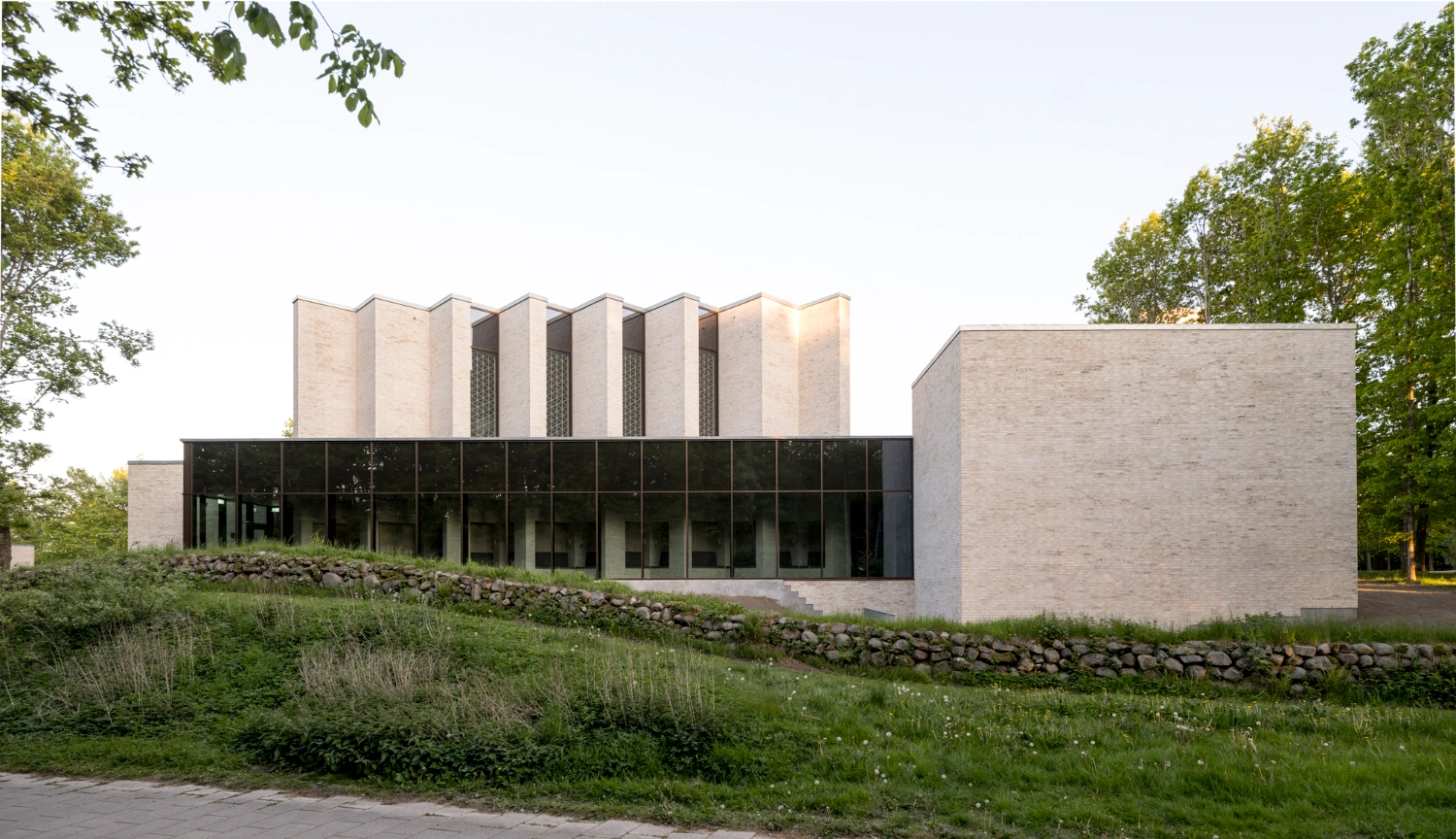 Højvangen Church by Henning Larsen + espen surnevik, sacral architectre, denmark guide