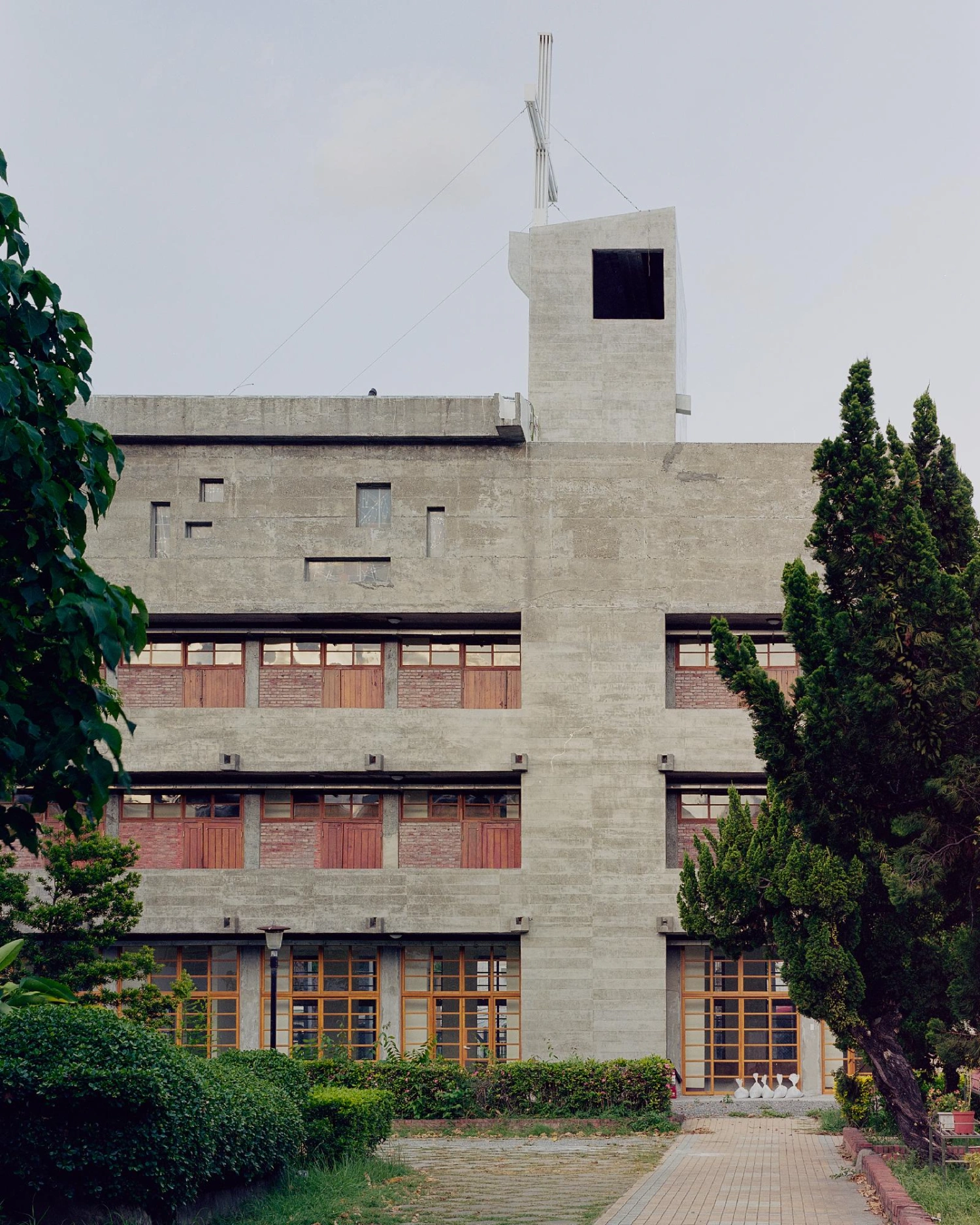 Kung-Tung Church (公東教堂) by Justus Dahinden, sacral architecture, taiwan guide, concrete