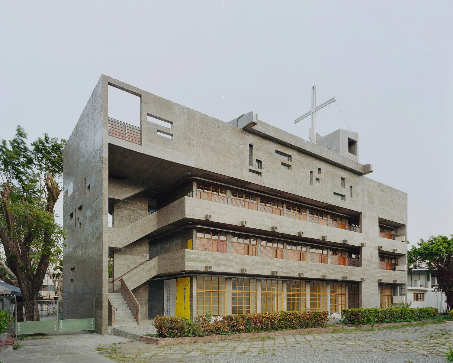 Kung-Tung Church (公東教堂) by Justus Dahinden, sacral architecture, taiwan guide, concrete