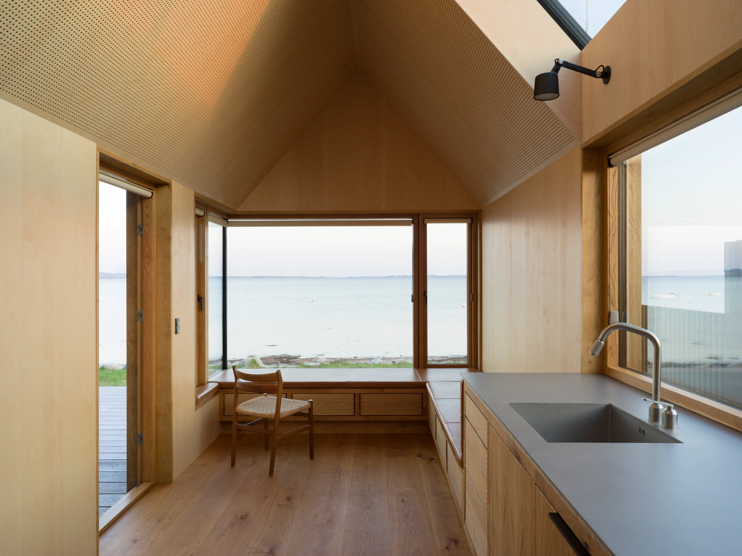 Strandvejen 35 Summer House by Jesper Kusk Arkitekter, Holiday House, Vacation, wood cabin, interior design