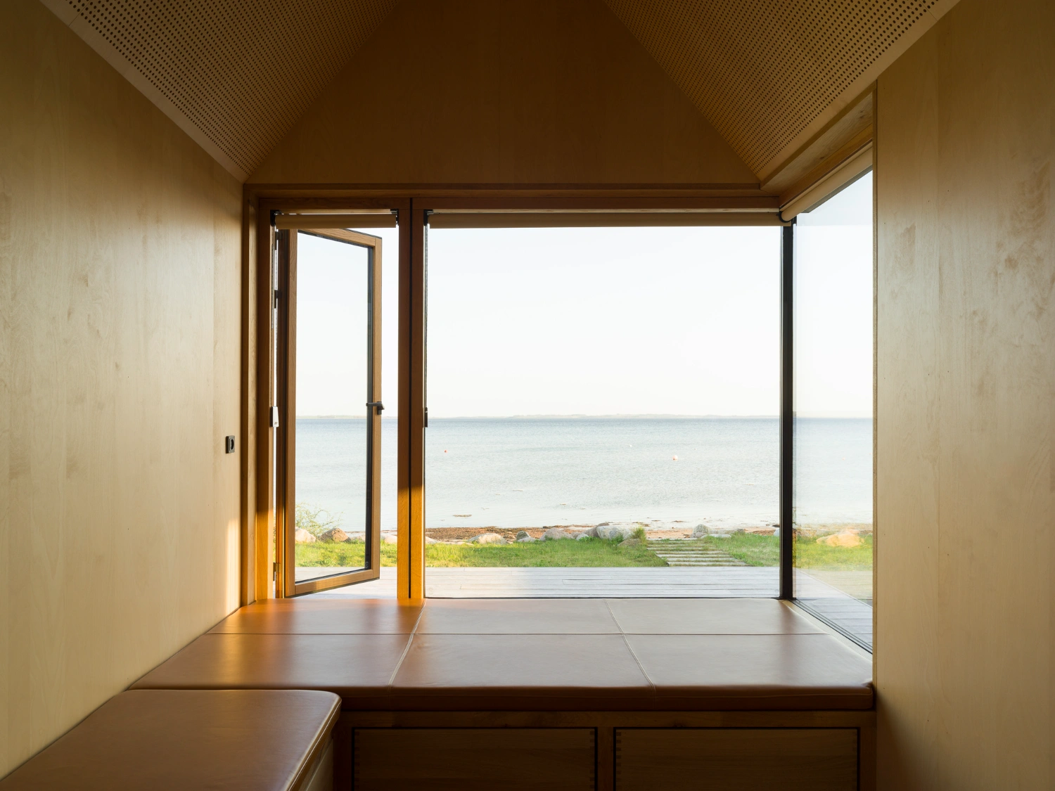 Strandvejen 35 Summer House by Jesper Kusk Arkitekter, Holiday House, Vacation, wood cabin, interior design