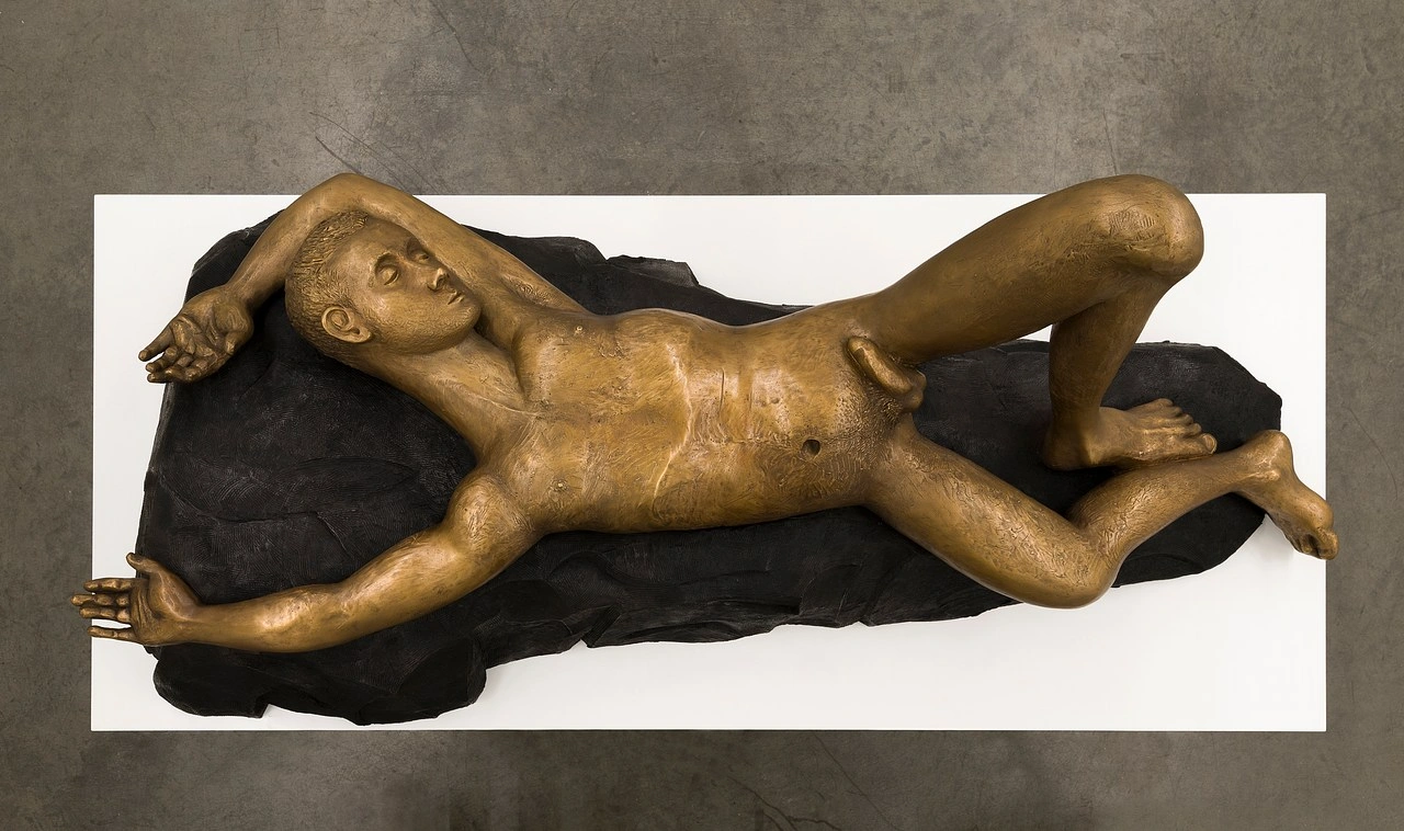 La scorza by Louis Fratino at Galerie Neu, Berlin Guide, art exhibition, bronze sculpture