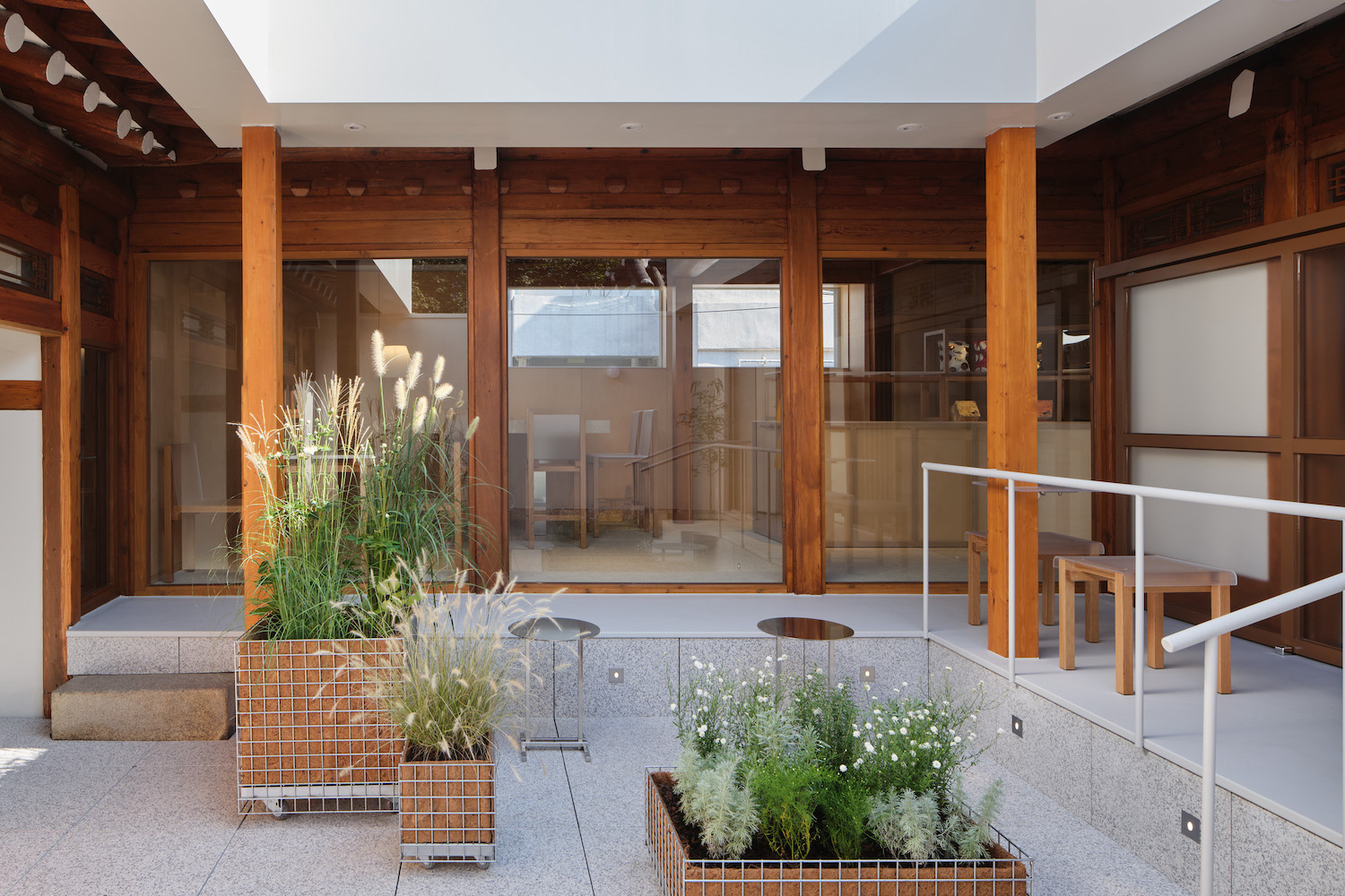 Cordialement Cafe by WARP AND WOOF, Seoul City Guide, Coffee place, interior design