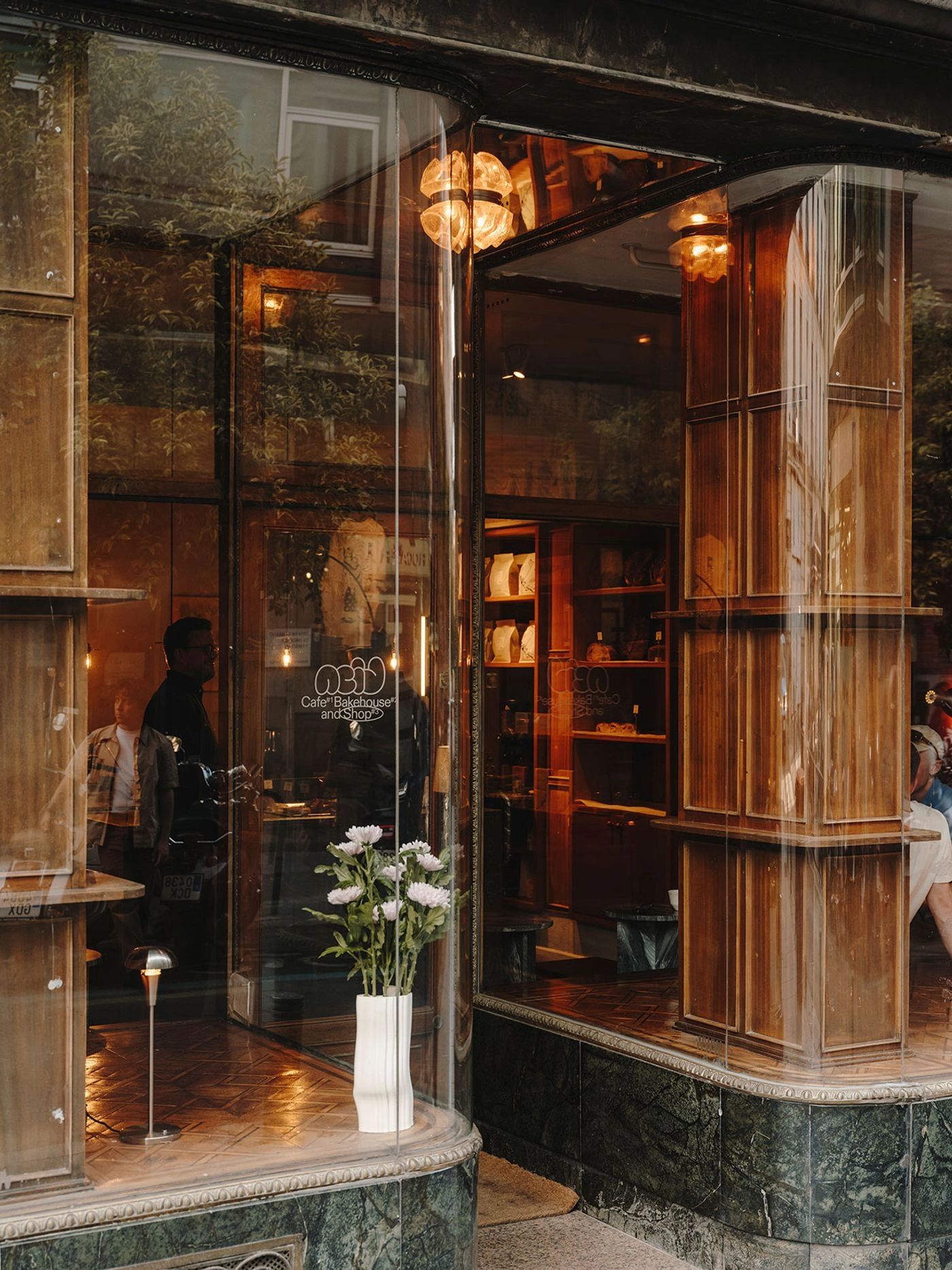 Acid Shop by Plantea Estudio, cafe, coffee, bakery, interior design, Madrid Guide