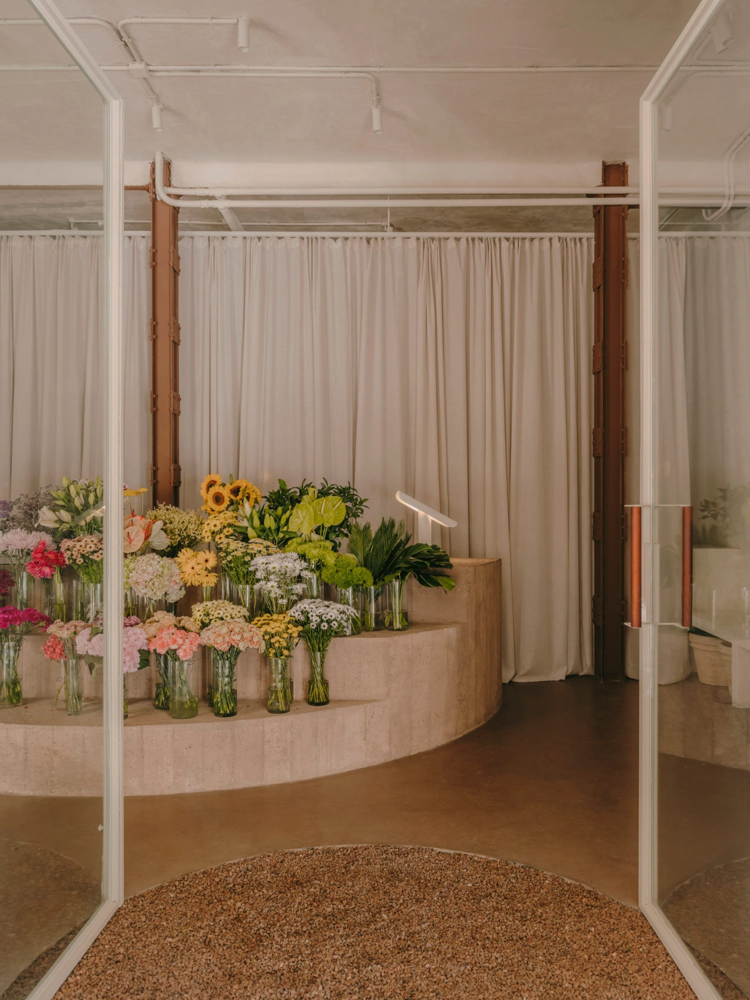 Alblanc Atelier by Plantea Estudio, flower shop, interior design, Madrid Guide