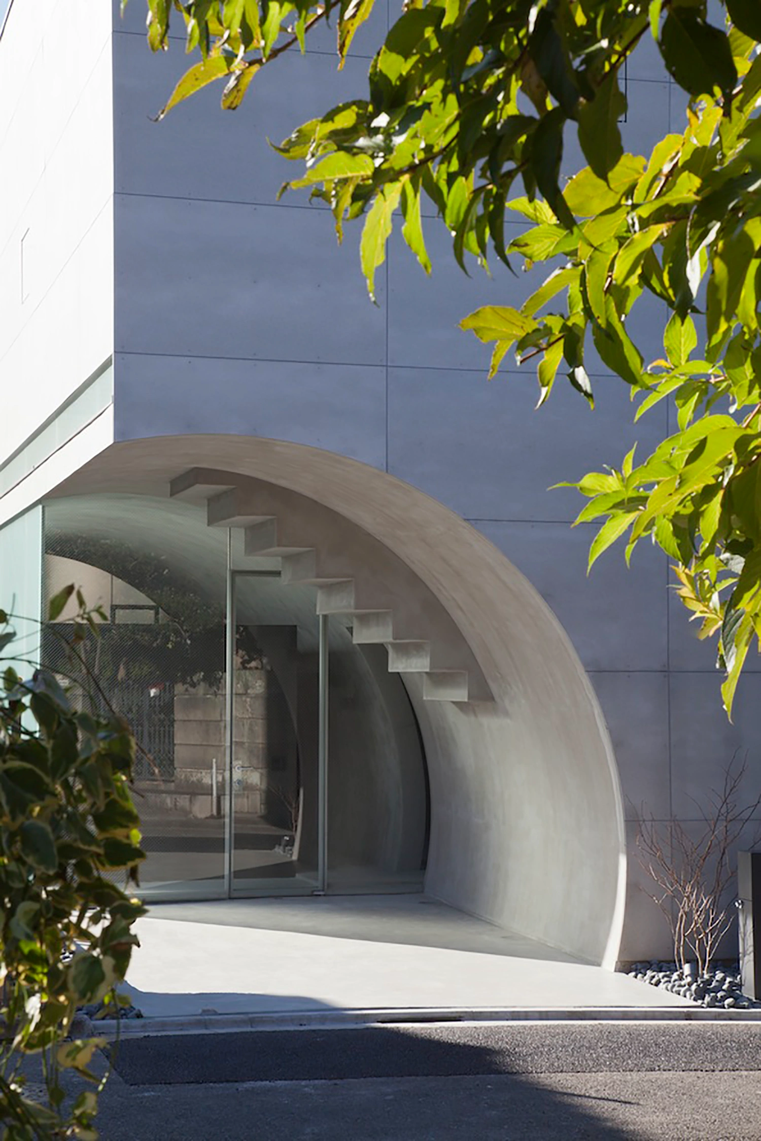 Tunnel House by Makiko Tsukada Architects, japanese house, concrete architecture, jutaku