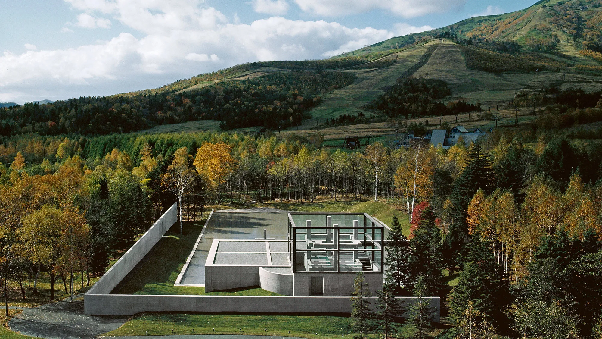 The Church on the Water by Tadao Ando, Japan Guide, Sacral architecture, concrete, Nakatomamu