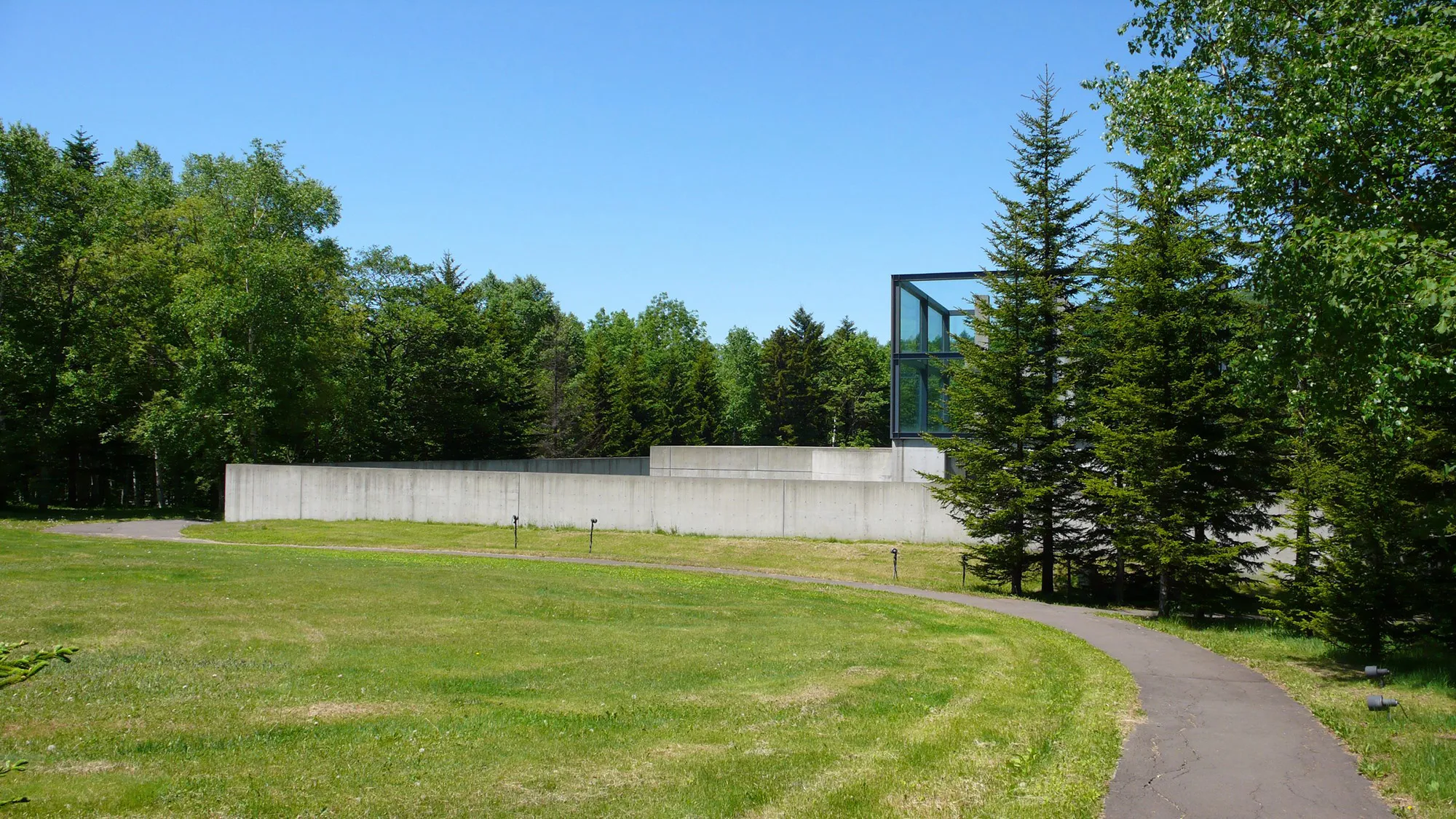 The Church on the Water by Tadao Ando, Japan Guide, Sacral architecture, concrete, Nakatomamu