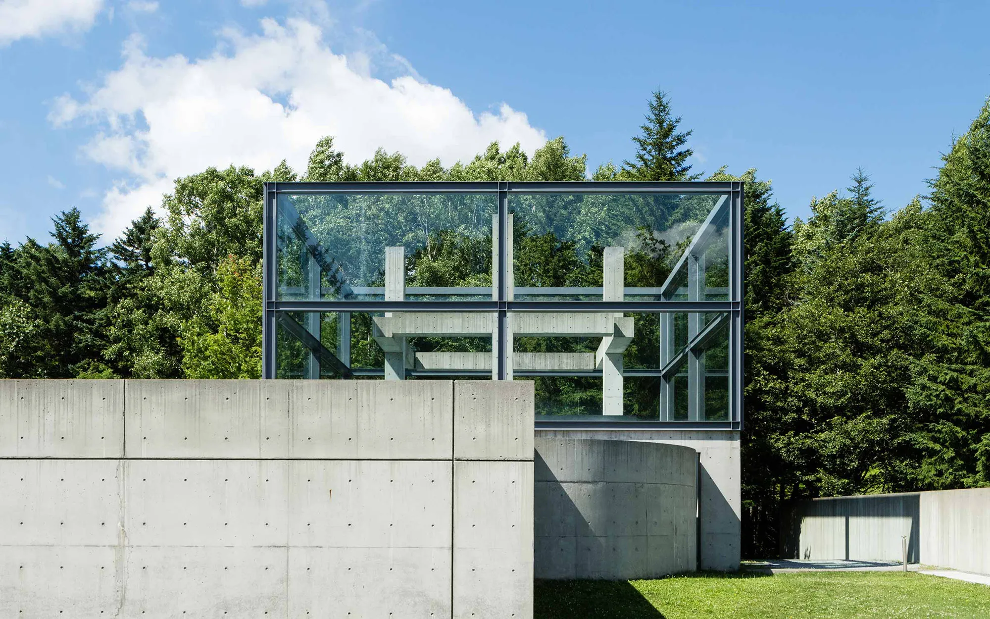 The Church on the Water by Tadao Ando, Japan Guide, Sacral architecture, concrete, Nakatomamu