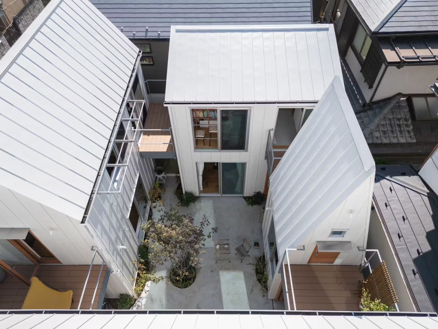 Little Village by Takeshi Hosaka, Jutaku, family house, japanese architecture