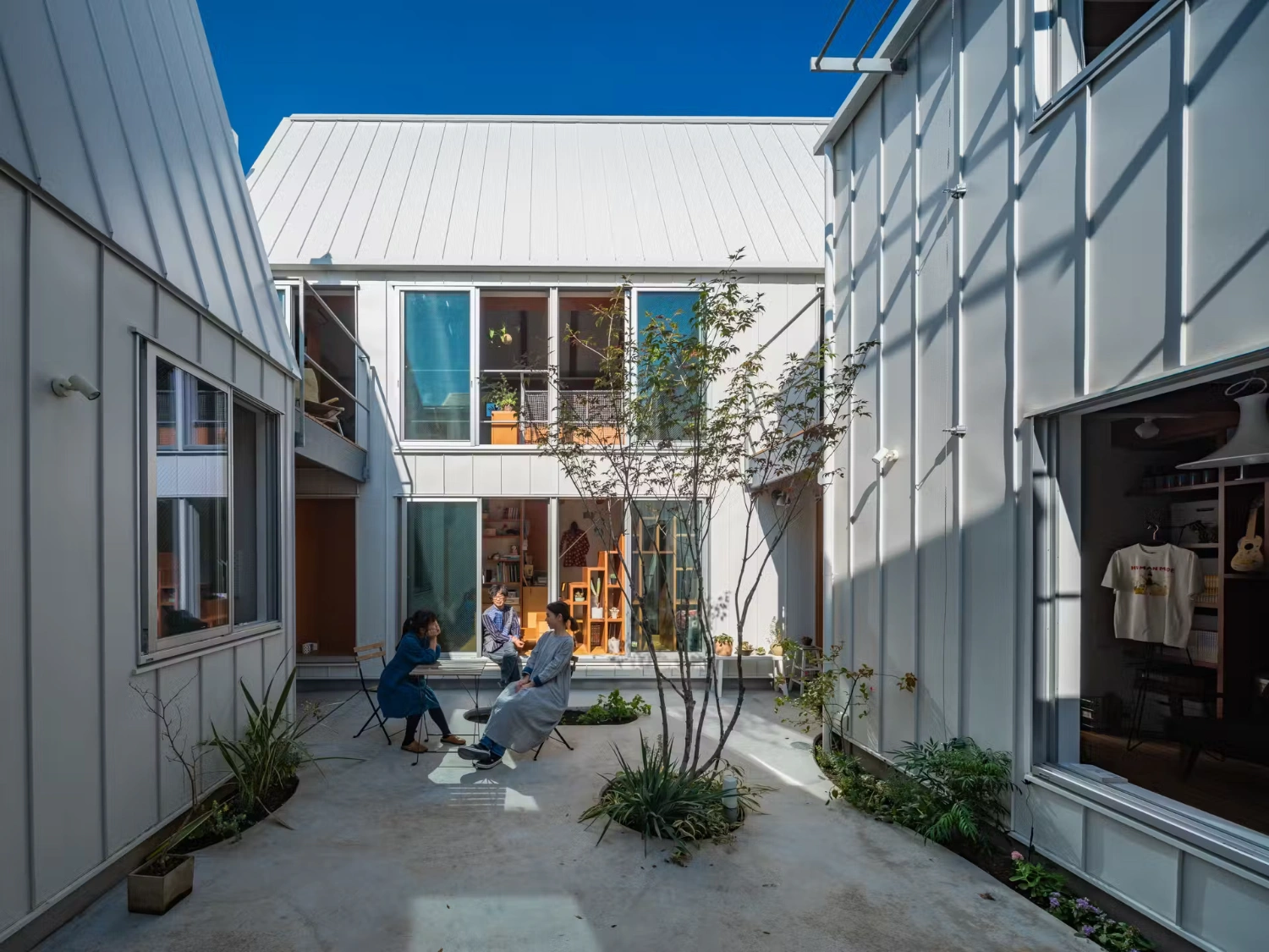 Little Village by Takeshi Hosaka, Jutaku, family house, japanese architecture