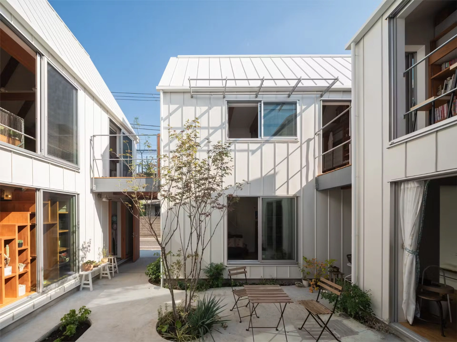 Little Village by Takeshi Hosaka, Jutaku, family house, japanese architecture