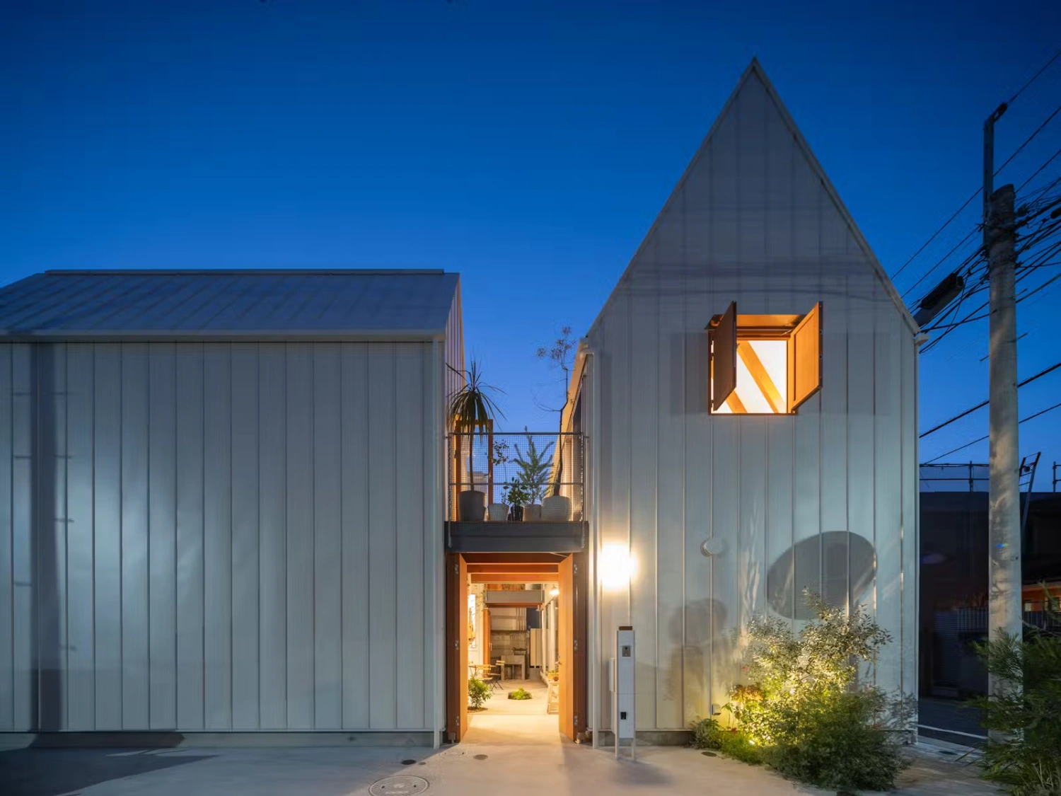 Little Village by Takeshi Hosaka, Jutaku, family house, japanese architecture