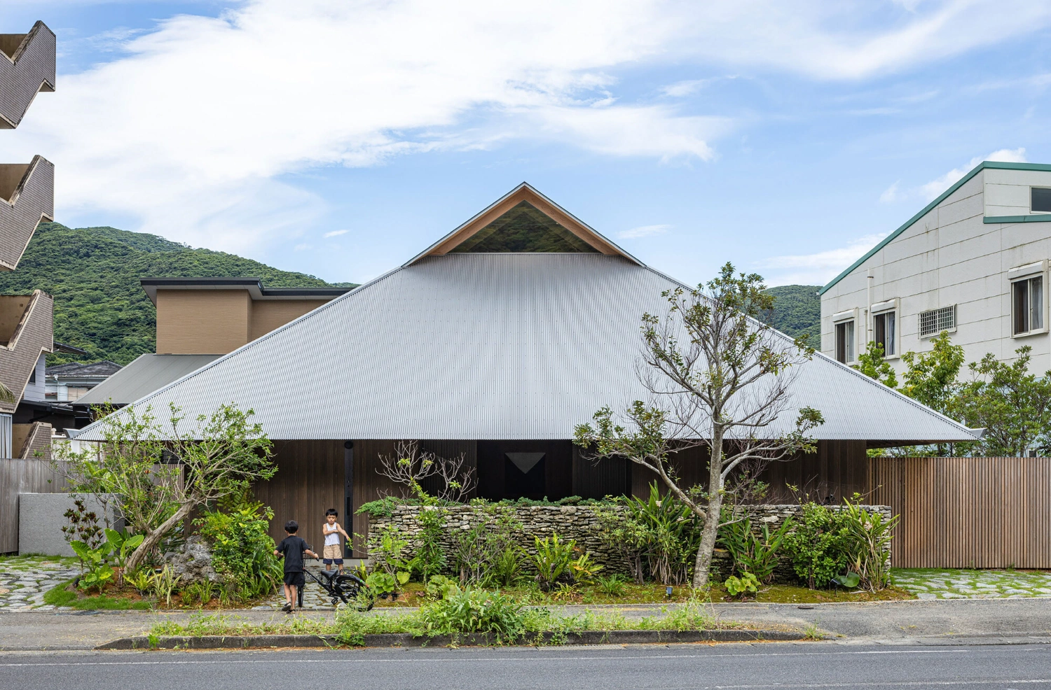 AMAMI House by Sakai Architects, japanese architecture, family house