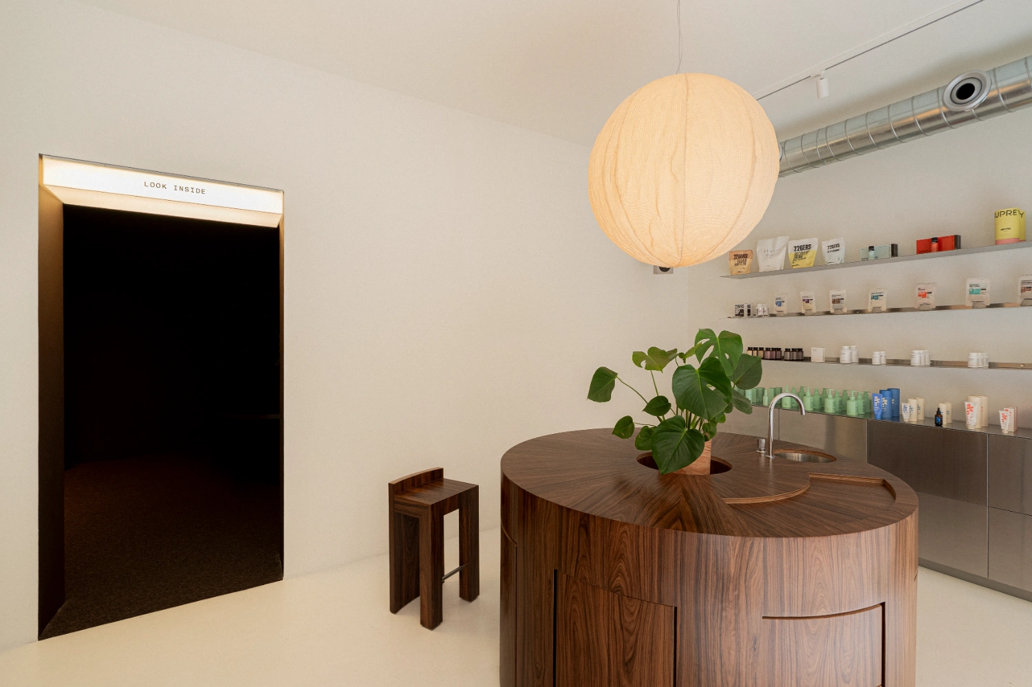 Burr Studio’s introspective apothecary for the new Dr.You in Madrid, Spain, Guide