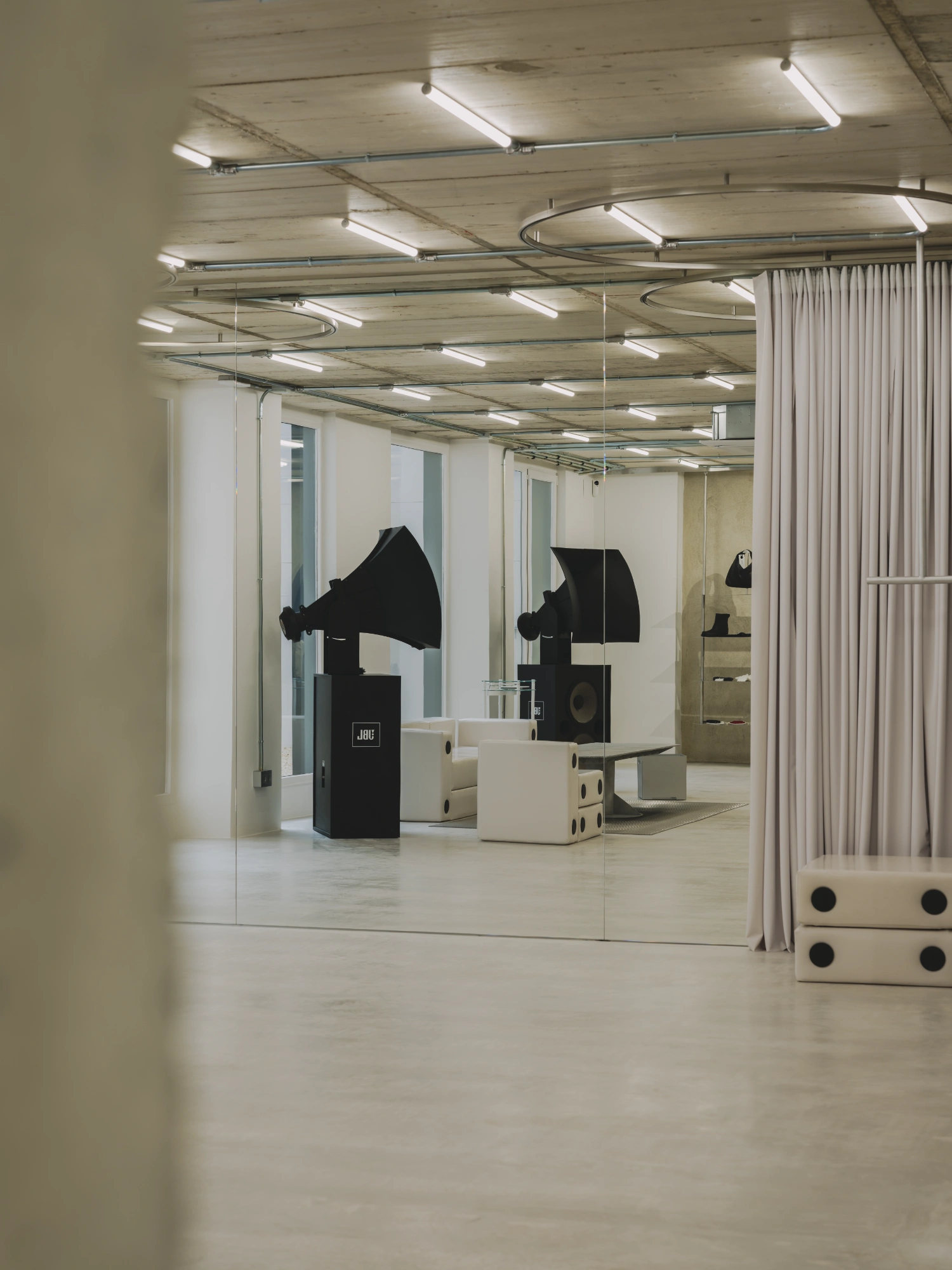 M.I.G. Store by AVOIR, Barcelona Guide, interior design, concept store