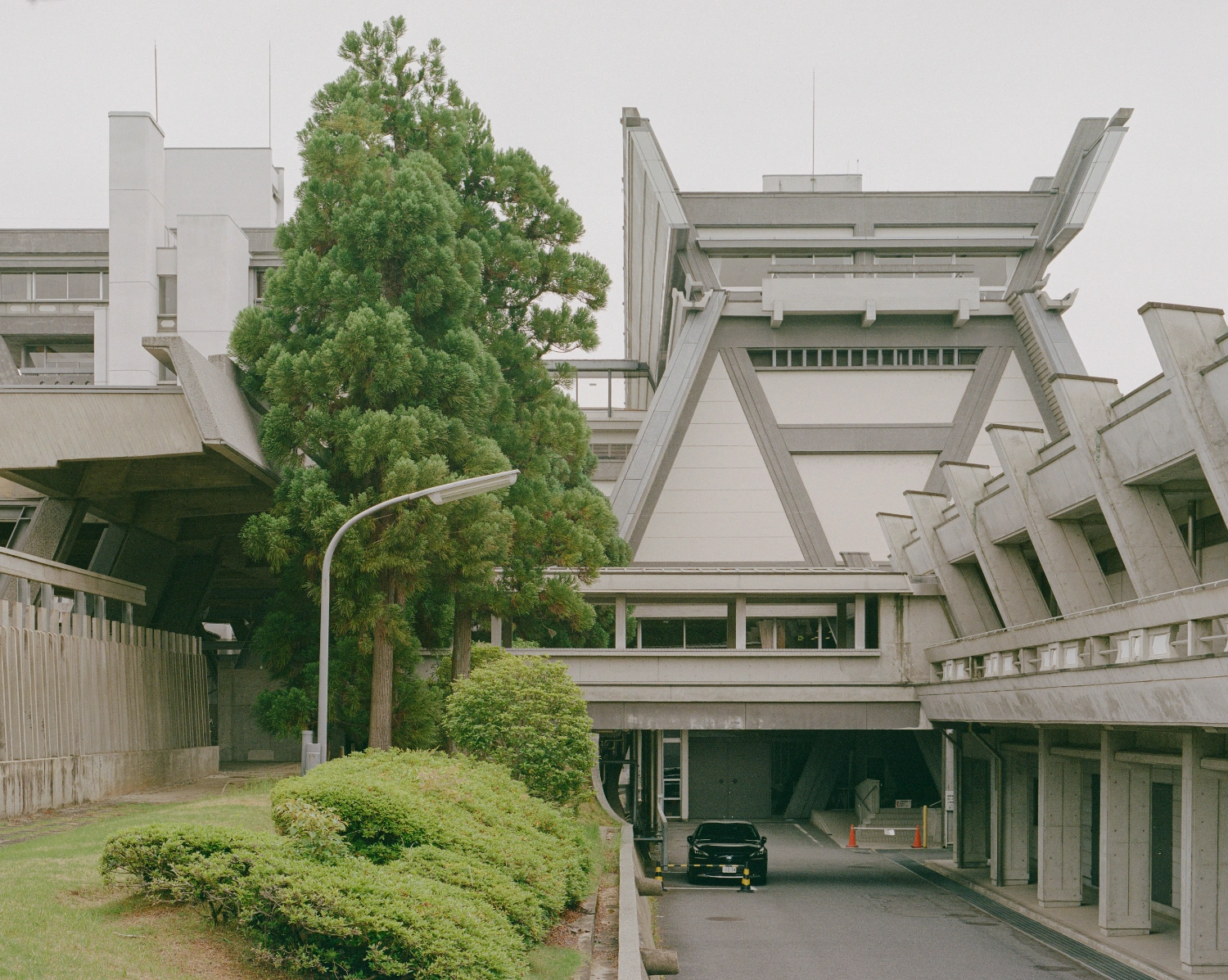 Kyoto International Conference Center by Sachio Otani, photography Brook James, Kyoto Guide, architecture, brutalism