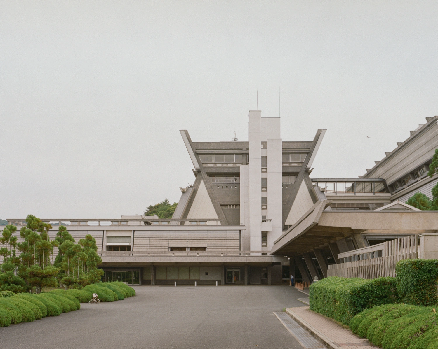 Kyoto International Conference Center by Sachio Otani, photography Brook James, Kyoto Guide, architecture, brutalism
