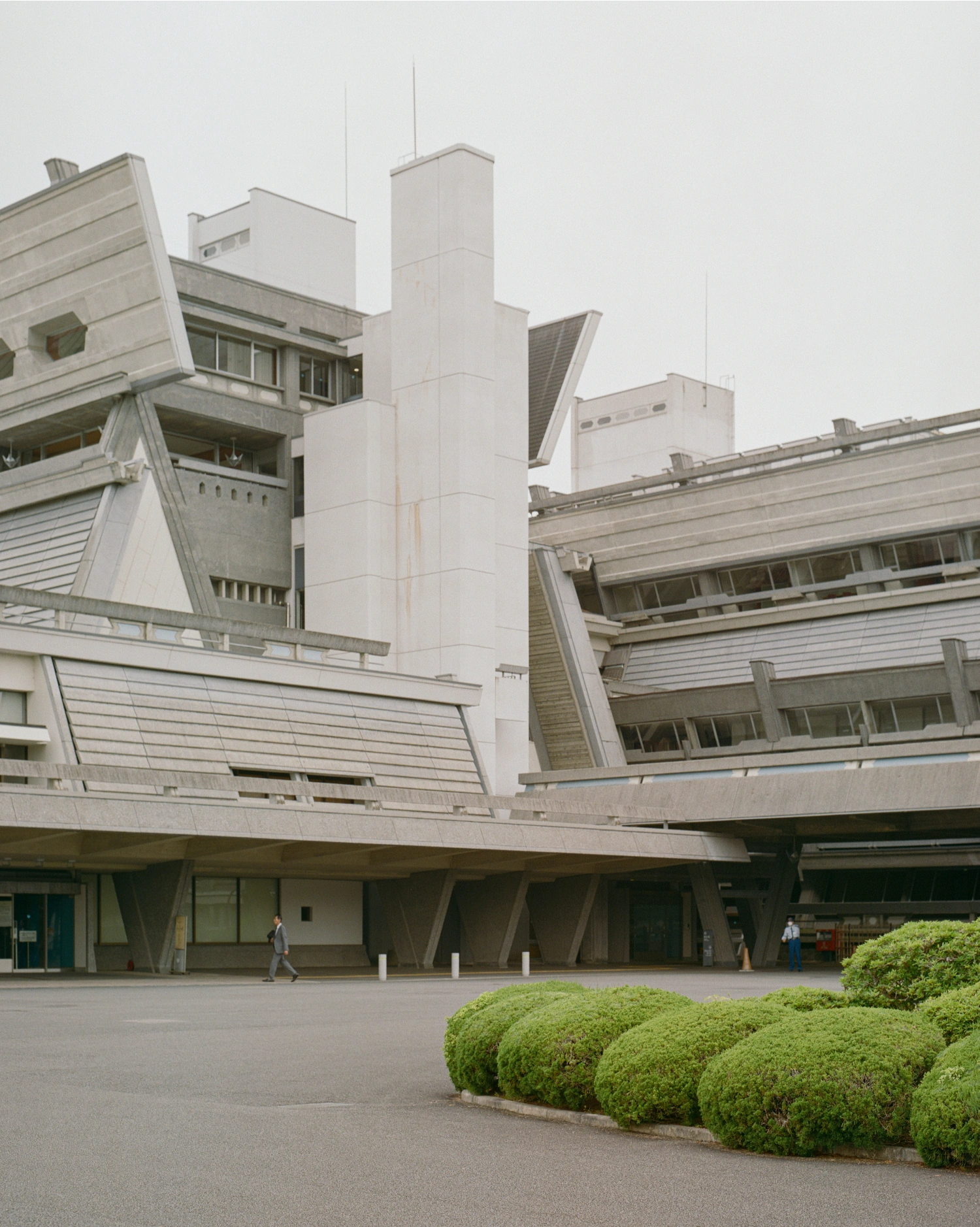 Kyoto International Conference Center by Sachio Otani, photography Brook James, Kyoto Guide, architecture, brutalism
