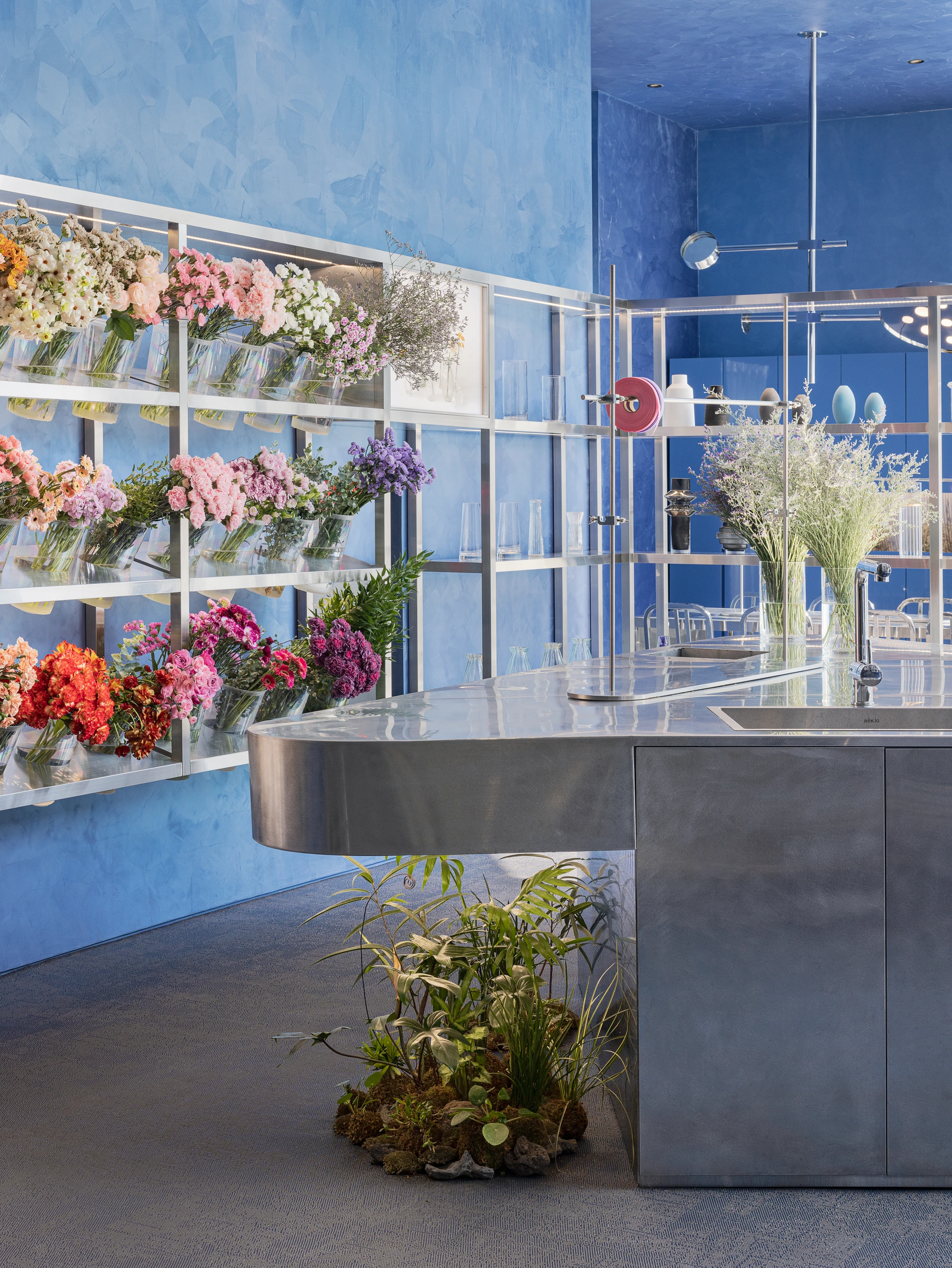 O'flower futuristic florist interior by plainoddity with stainless steel and blue walls, Seoul Guide, interior design
