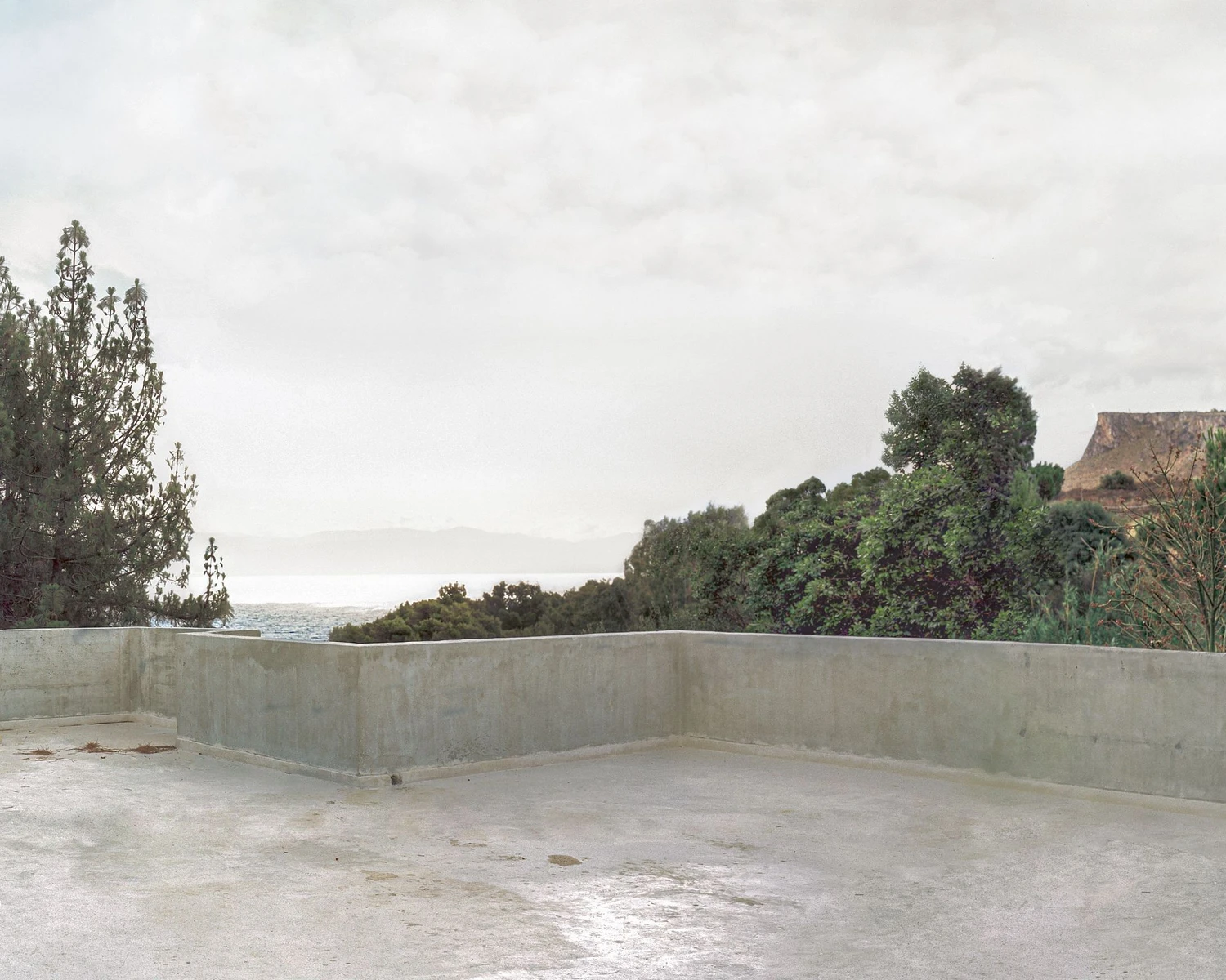 Guardia di Finanza brutalist renovation by Brandlhuber in Sicily with concrete balconies, Italy, concrete architecture