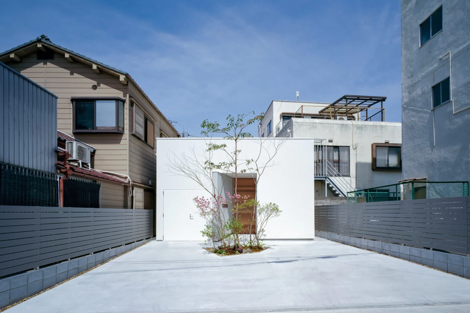 House in Kashiwara by Fujiwaramuro Architects