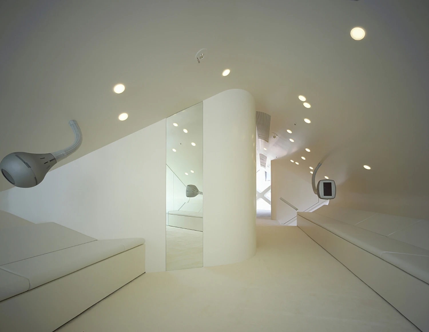 Prada Aoyama Glass Tower by Herzog & de Meuron, Tokyo, glass architecture, retail, facade, Tokyo Guide