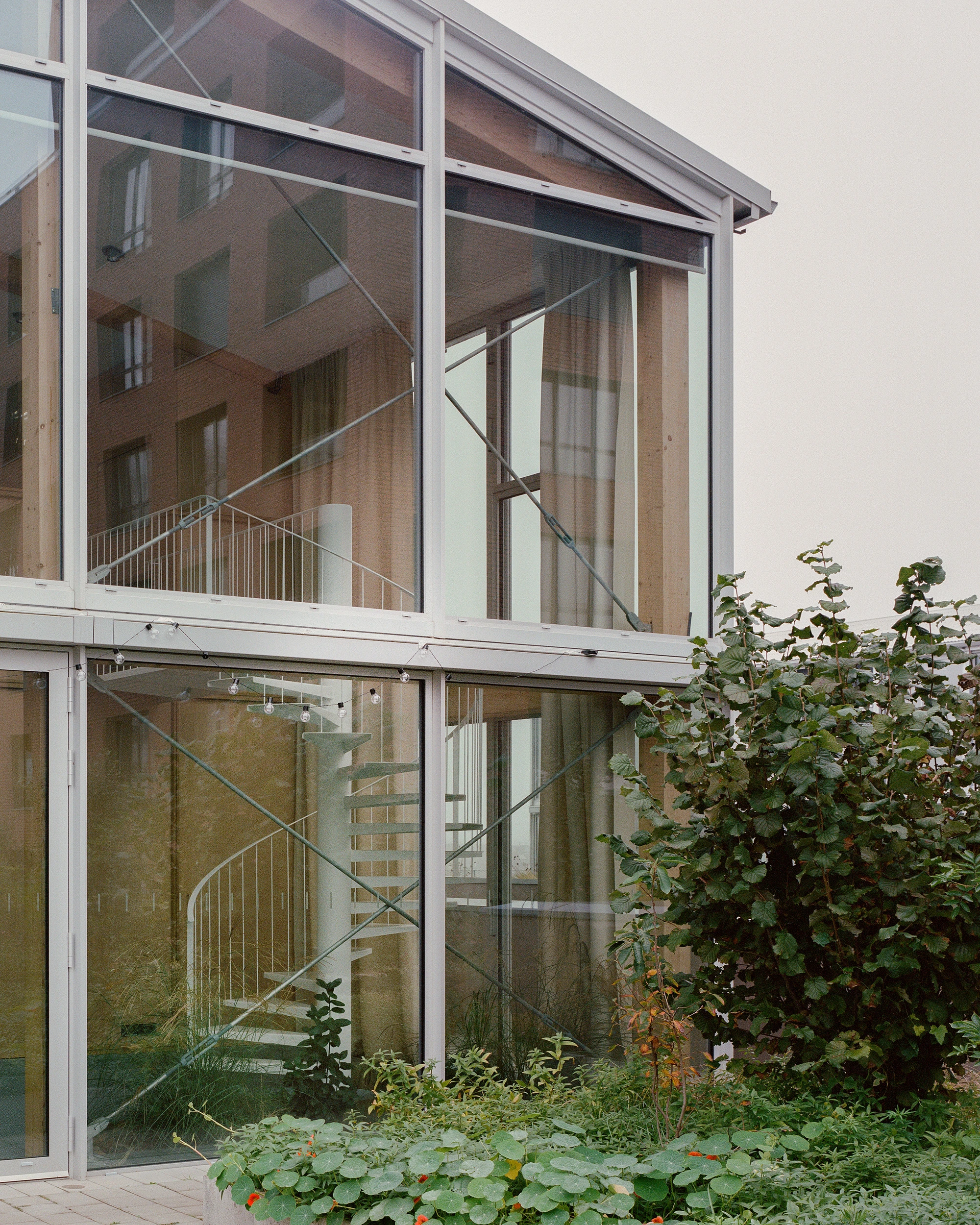 Restaurant Freia by Raum in Nantes France, glass greenhouse gourmet restaurant with rooftop garden on car park, minimalist interiors and cafe design