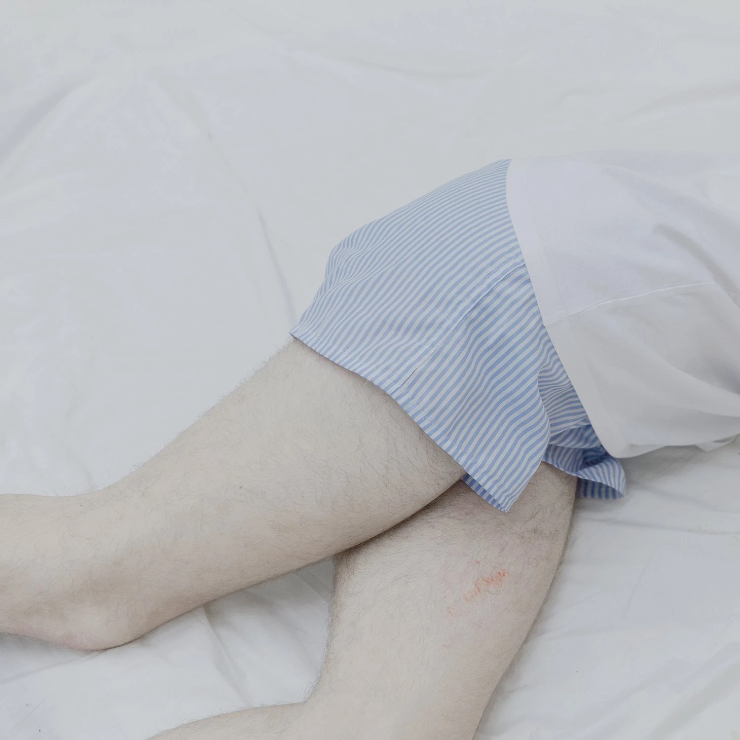 White Noise photography series by Gabriel Gómez on Phroom Platform, Venezuelan photographer in Paris exploring memory vulnerability and fashion portraiture, Prix Picto 2024