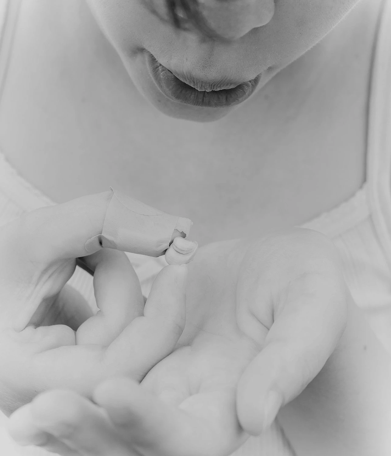 White Noise photography series by Gabriel Gómez on Phroom Platform, Venezuelan photographer in Paris exploring memory vulnerability and fashion portraiture, Prix Picto 2024