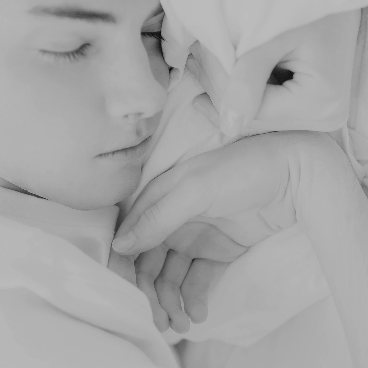 White Noise photography series by Gabriel Gómez on Phroom Platform, Venezuelan photographer in Paris exploring memory vulnerability and fashion portraiture, Prix Picto 2024