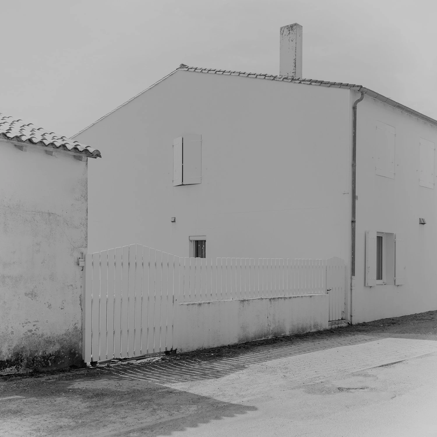 White Noise photography series by Gabriel Gómez on Phroom Platform, Venezuelan photographer in Paris exploring memory vulnerability and fashion portraiture, Prix Picto 2024