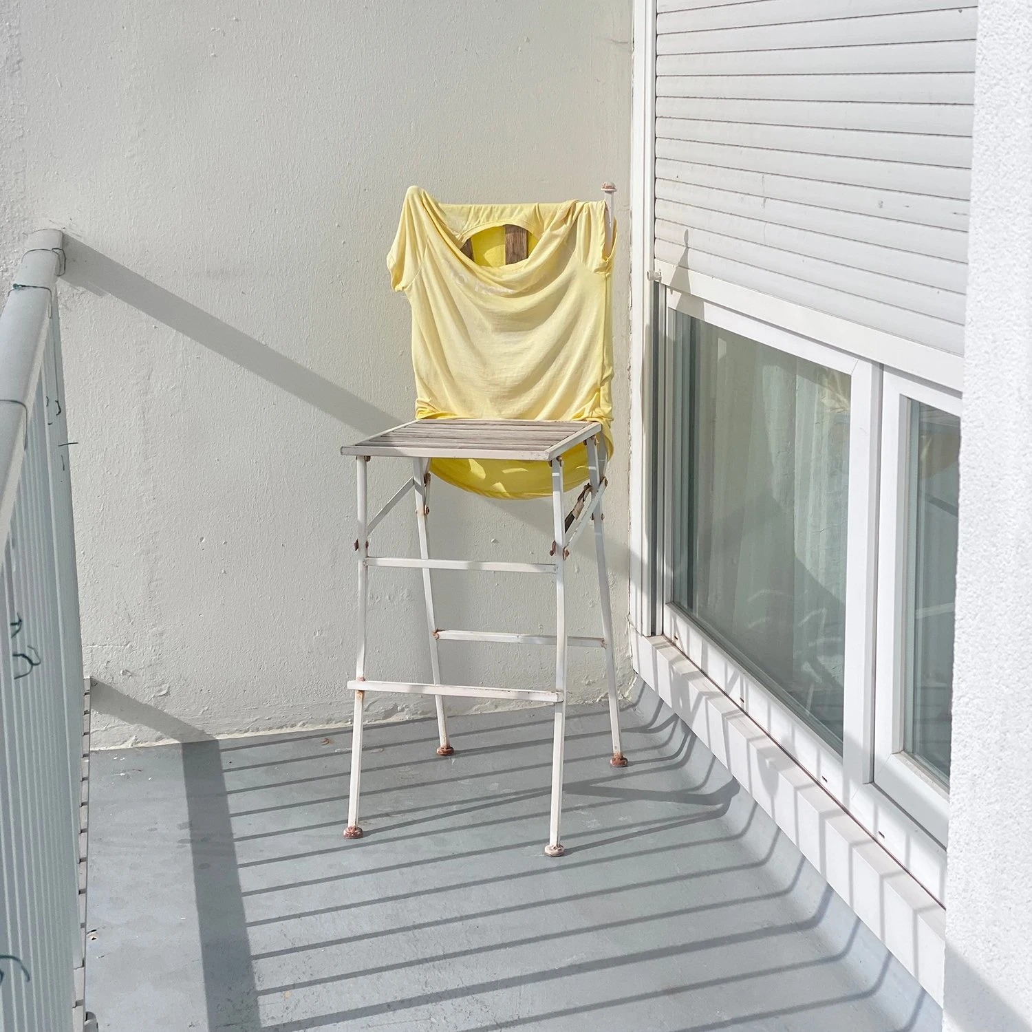 White Noise photography series by Gabriel Gómez on Phroom Platform, Venezuelan photographer in Paris exploring memory vulnerability and fashion portraiture, Prix Picto 2024