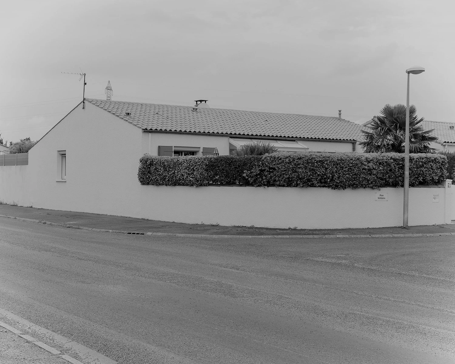 White Noise photography series by Gabriel Gómez on Phroom Platform, Venezuelan photographer in Paris exploring memory vulnerability and fashion portraiture, Prix Picto 2024