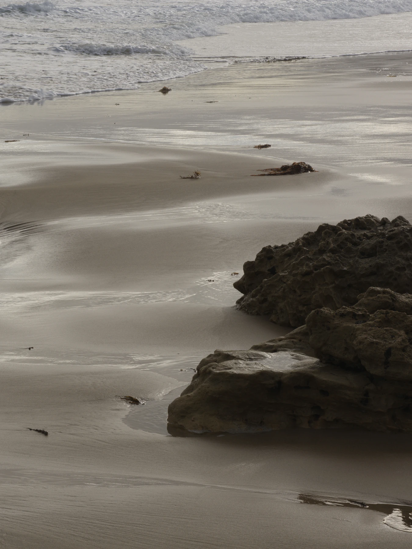 No.23 beach house by Tristan Burfield in Aireys Inlet Great Ocean Road Australia, blackbutt timber and galvanised steel coastal architecture with ships cabin bunk room