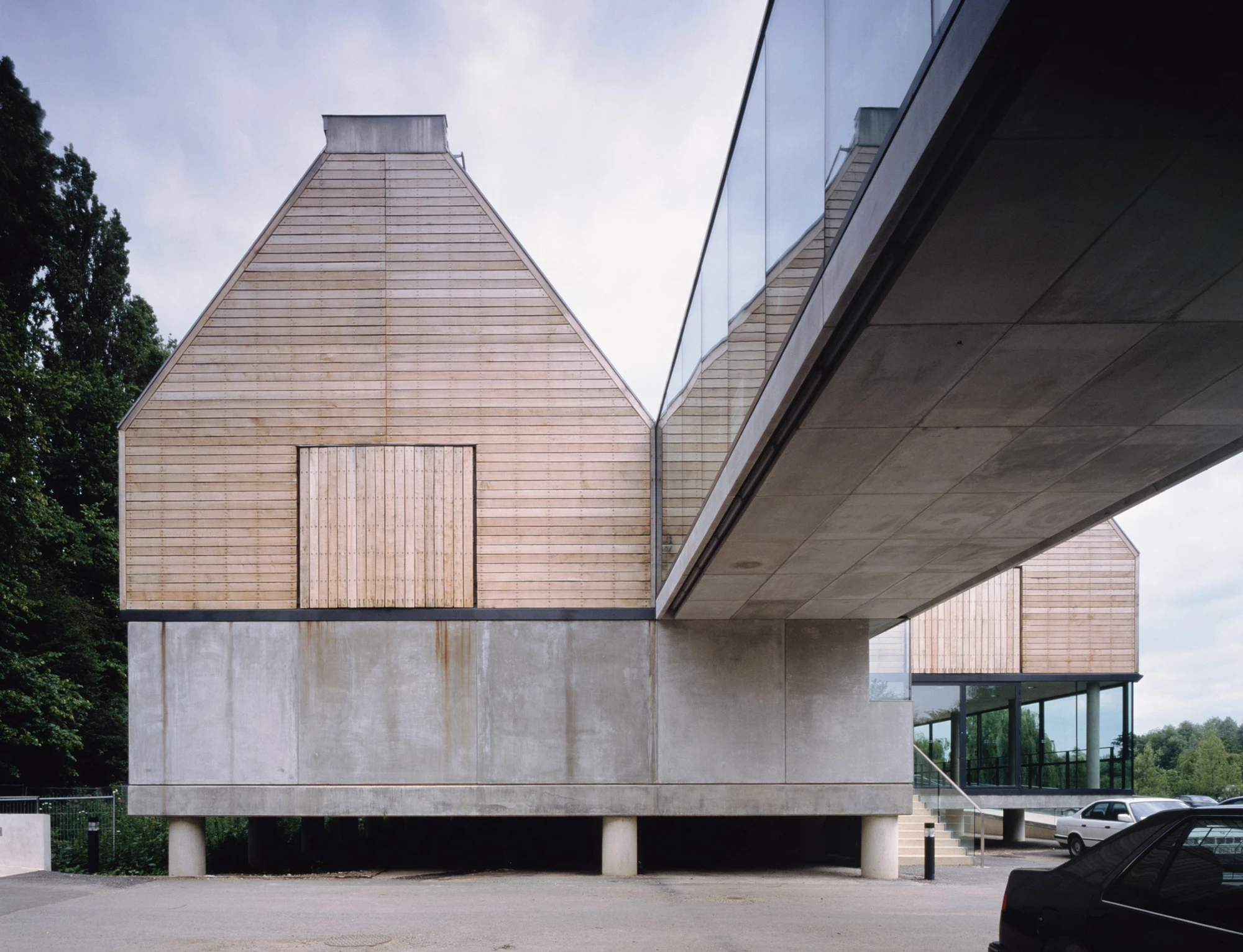 River and Rowing Museum by David Chipperfield Architects, Henley-on-Thames, Oxfordshire, UK, green oak, concrete, pitched volumes, barn