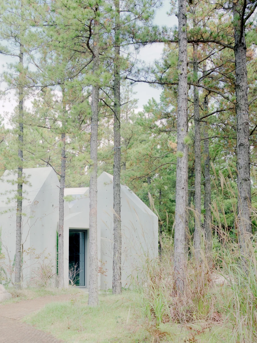 Sayuwon Park by Andrea Liverani, Daegu, South Korea, concrete public toilets, sacred profane, Simone Bossi photography