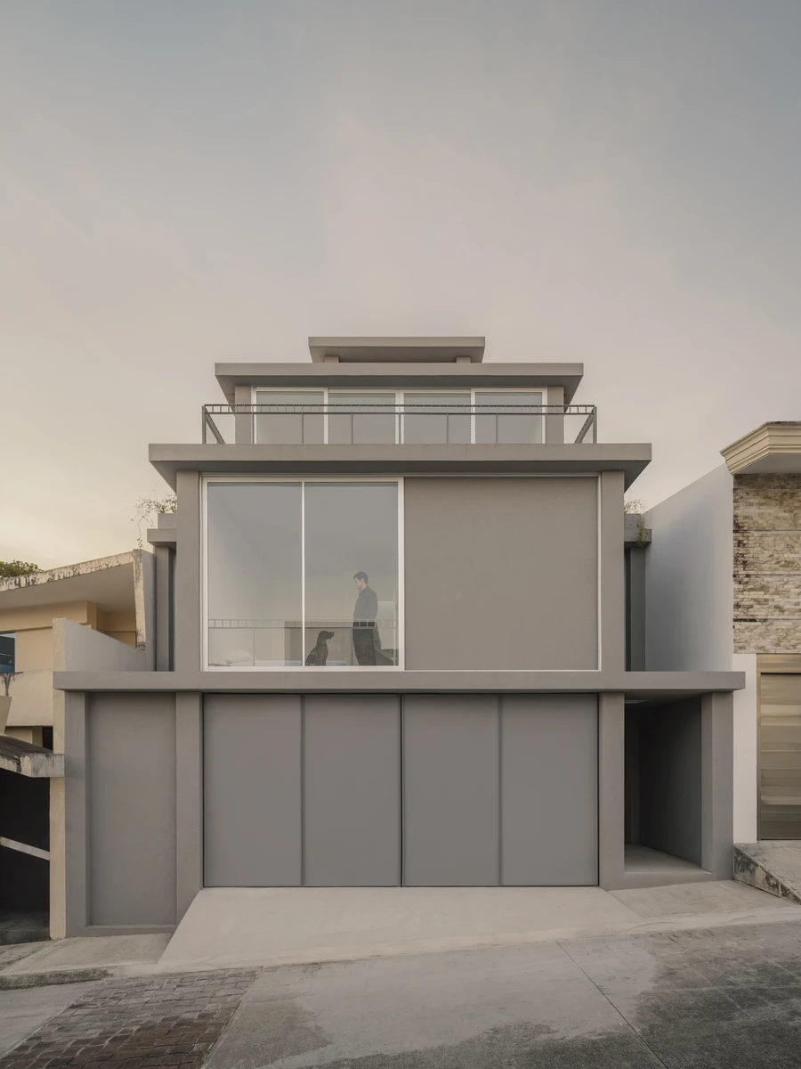 Casa Tlaloc by LÓPEZ GONZÁLEZ, Xalapa Mexico, concrete house, vertical architecture, tropical