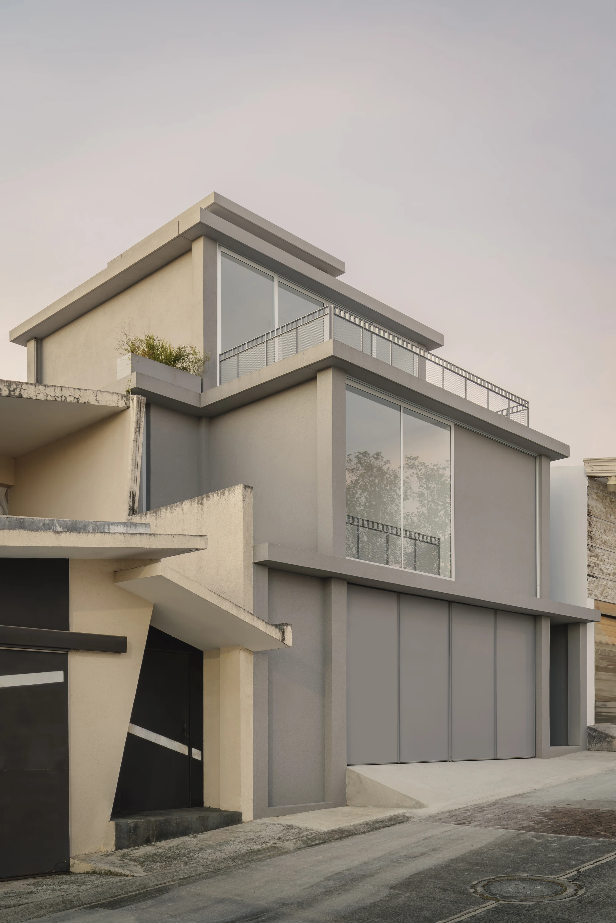 Casa Tlaloc by LÓPEZ GONZÁLEZ, Xalapa Mexico, concrete house, vertical architecture, tropical