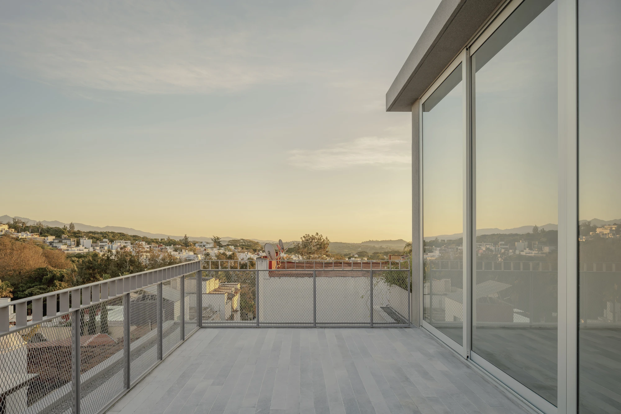 Casa Tlaloc by LÓPEZ GONZÁLEZ, Xalapa Mexico, concrete house, vertical architecture, tropical