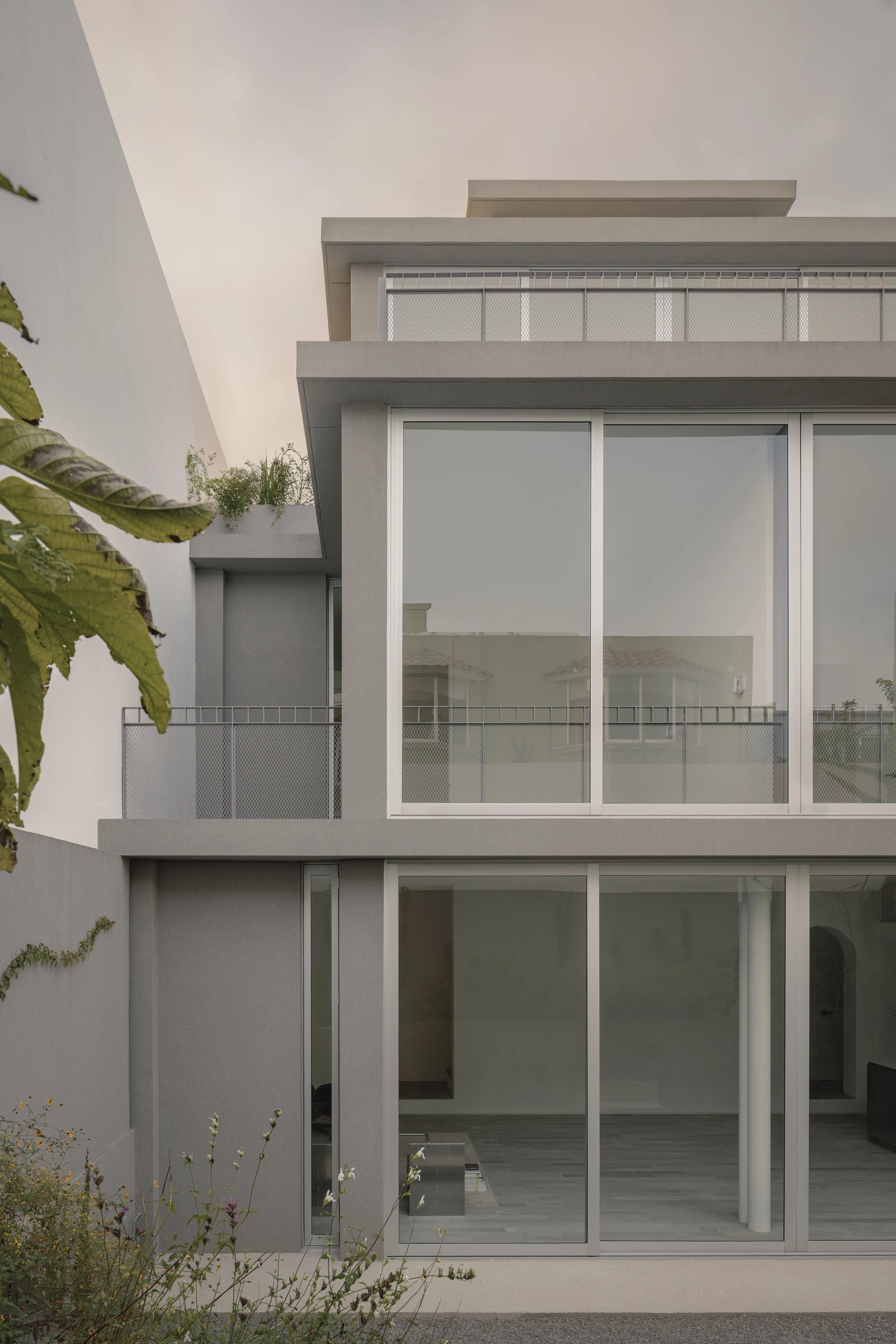 Casa Tlaloc by LÓPEZ GONZÁLEZ, Xalapa Mexico, concrete house, vertical architecture, tropical