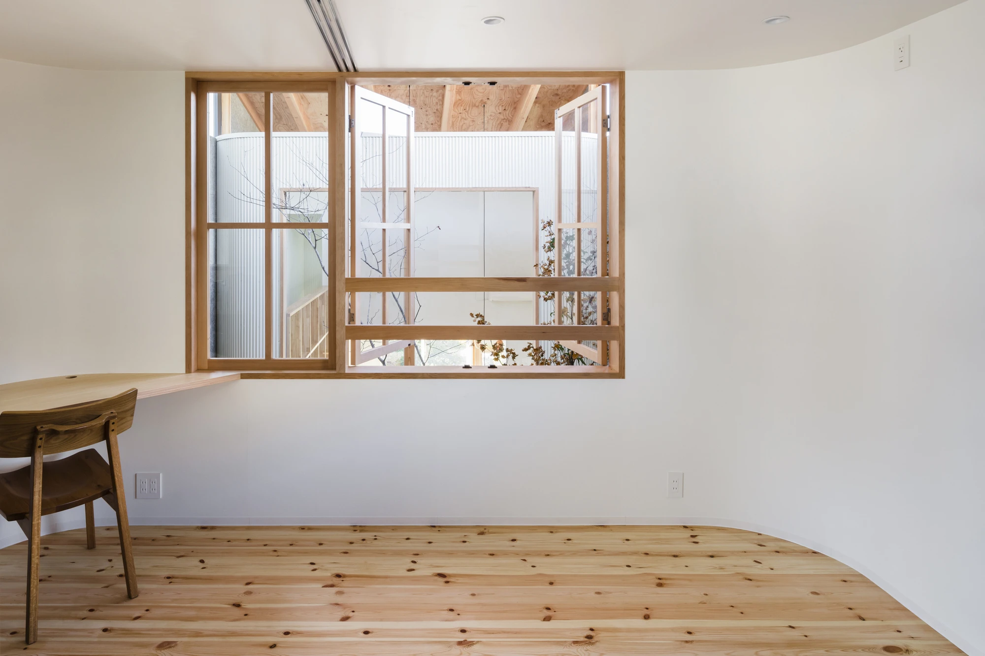 Melt house by SAI Architectural Design Office Satoshi Saito, Yao Osaka Japan, narrow courtyard house, dry garden
