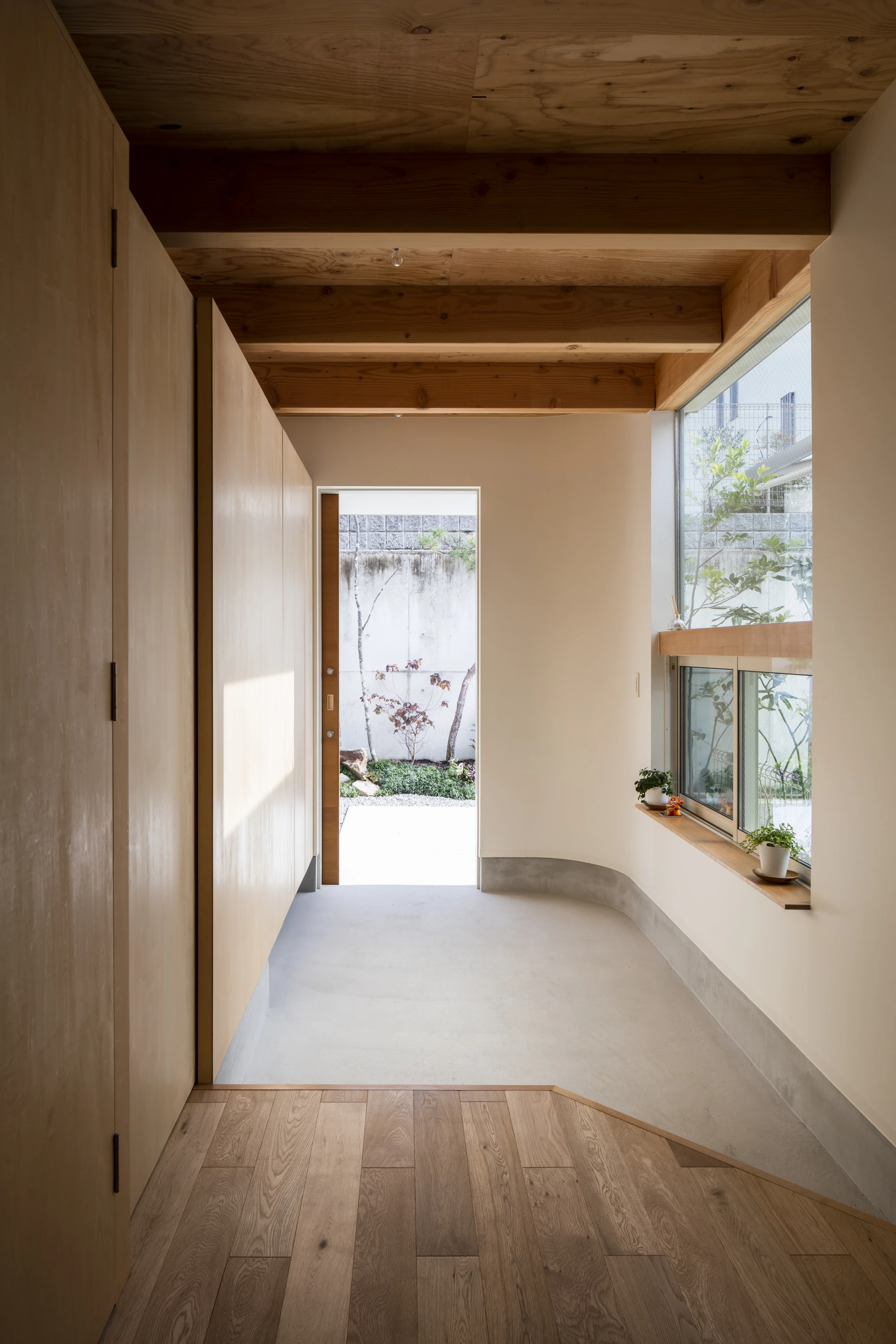 Melt house by SAI Architectural Design Office Satoshi Saito, Yao Osaka Japan, narrow courtyard house, dry garden