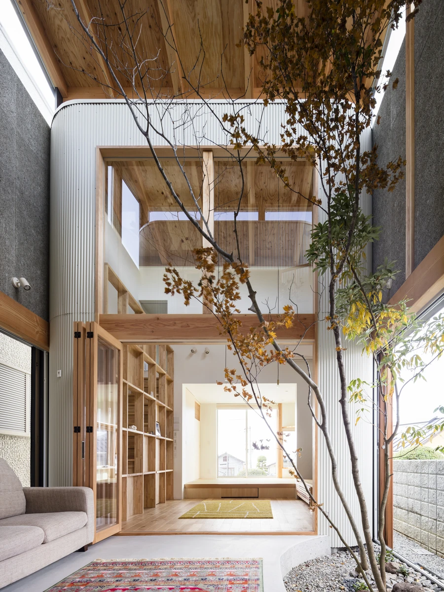 Melt house by SAI Architectural Design Office Satoshi Saito, Yao Osaka Japan, narrow courtyard house, dry garden